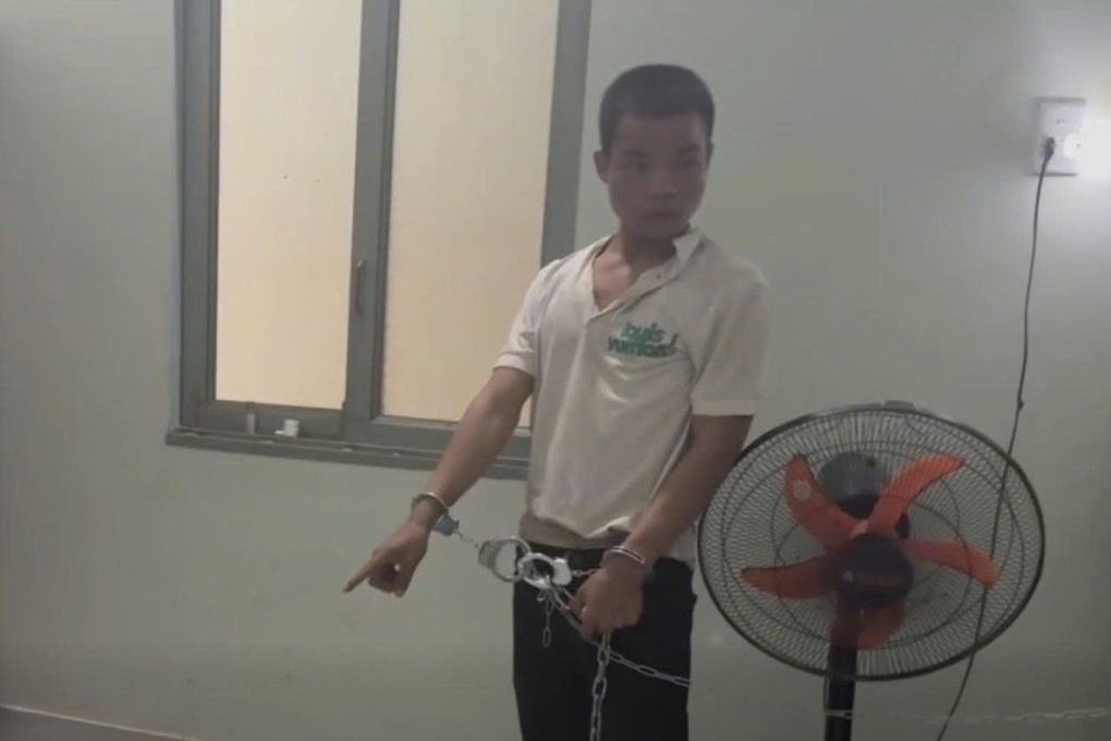 Bắt tạm giam thiếu ni&ecirc;n d&ugrave;ng dao đe dọa nữ chủ tiệm tạp h&oacute;a cướp t&agrave;i sản rồi giở tr&ograve; đồi bại- Ảnh 1.