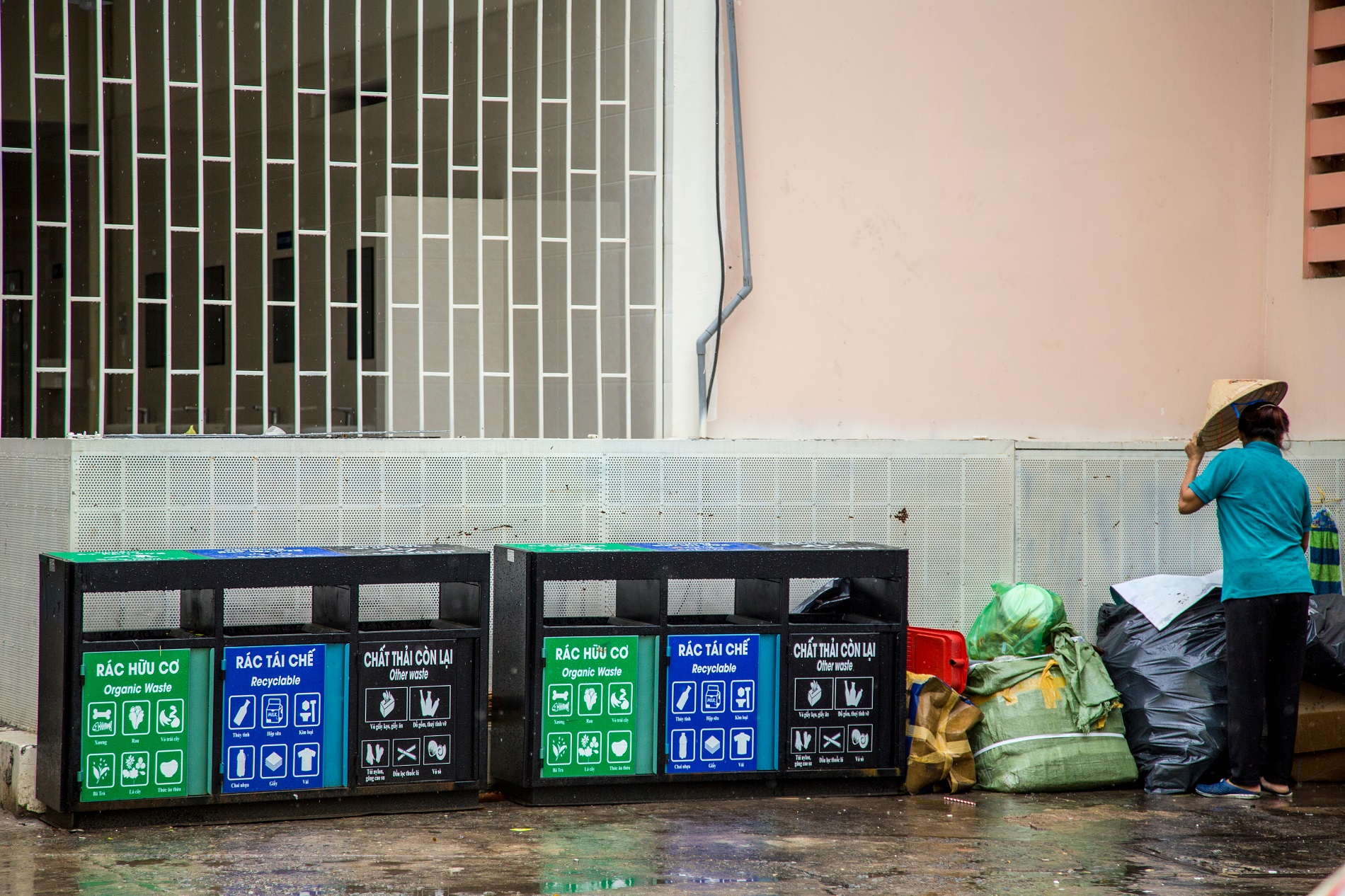 Hà Nội điều chỉnh phí rác, hóa đơn chung cư có thêm khoản thu riêng - Ảnh 2.