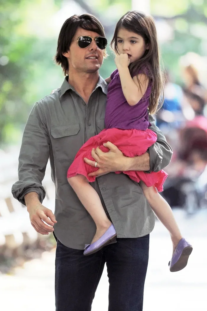 Lý do khiến Suri Cruise - con gái của tài tử Tom Cruise cắt đứt mối liên hệ pháp lý với cha ruột - Ảnh 5.