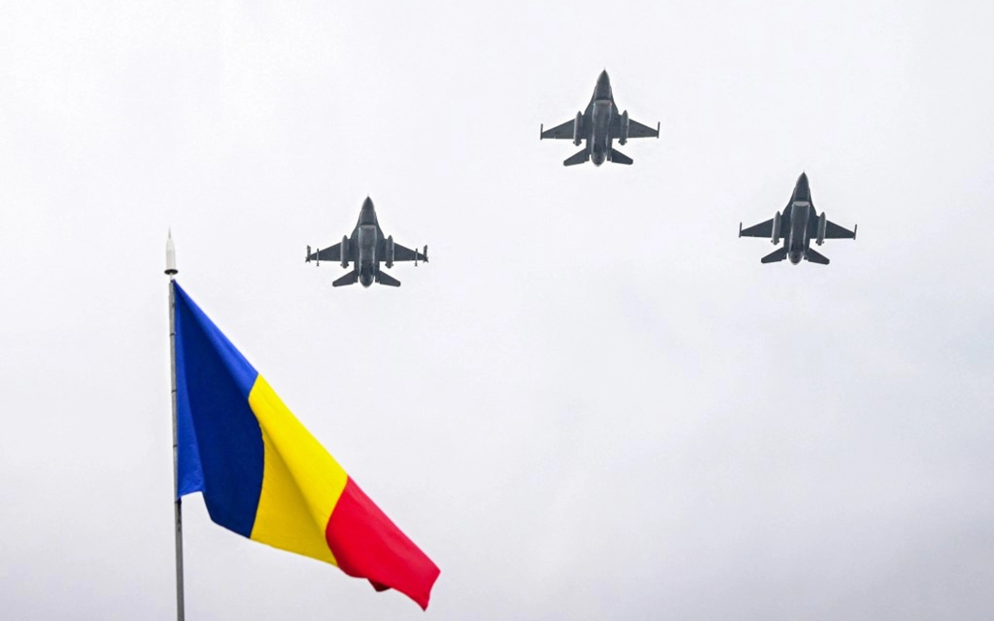 Nga dồn hỏa lực v&agrave;o cảng biển Ukraine, nhiều t&agrave;u h&agrave;ng tr&uacute;ng đ&ograve;n - Ảnh 1.