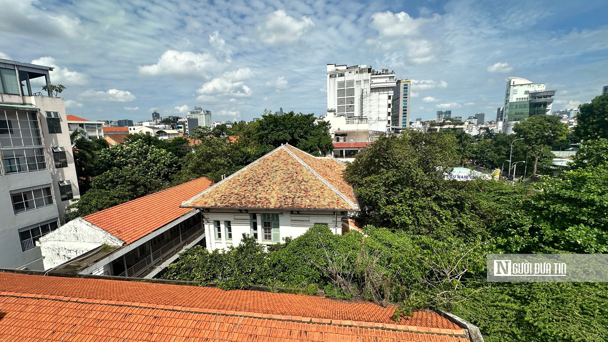 Cận cảnh căn biệt thự độc bản hiện bỏ hoang từng là nơi học của nhiều thế hệ học sinh người Pháp - Ảnh 1.