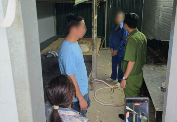 Ph&aacute;t hiện Trần Thị Ban d&ugrave;ng heroin trả lương cho 4 c&ocirc;ng nh&acirc;n ở H&agrave; Nội - Ảnh 2.