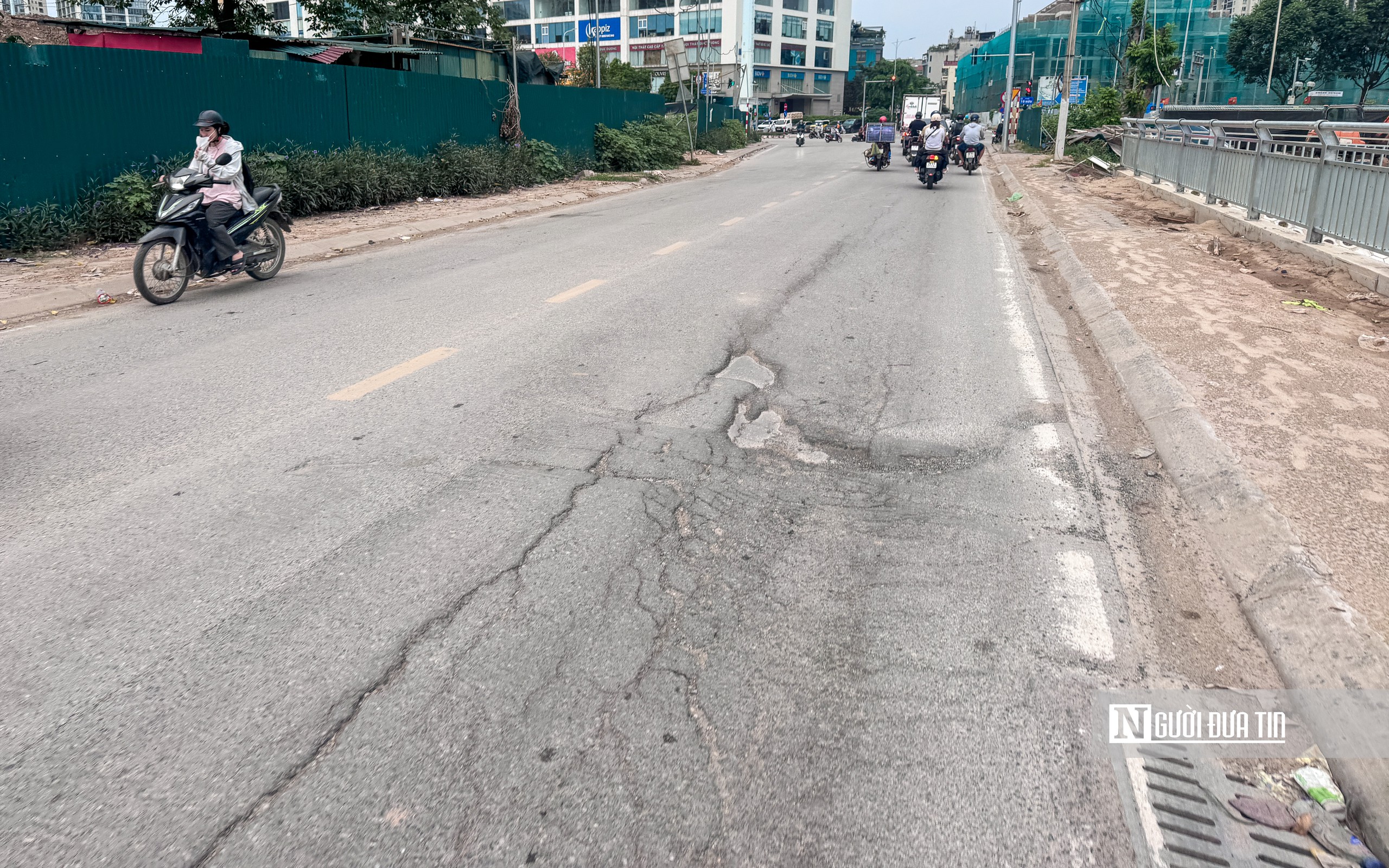 H&agrave; Nội: Mặt đường T&acirc;n Mỹ hư hỏng sau khi thi c&ocirc;ng hồ điều h&ograve;a Ph&uacute; Đ&ocirc; - Ảnh 19.