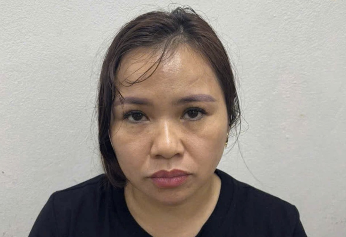 Ph&aacute;t hiện Trần Thị Ban d&ugrave;ng heroin trả lương cho 4 c&ocirc;ng nh&acirc;n ở H&agrave; Nội - Ảnh 1.