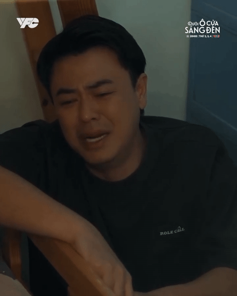 Diễn vi&ecirc;n Tuấn T&uacute; tiết lộ c&uacute; sốc lớn nhất đời trong Dưới &ocirc; cửa s&aacute;ng đ&egrave;n - Ảnh 1.