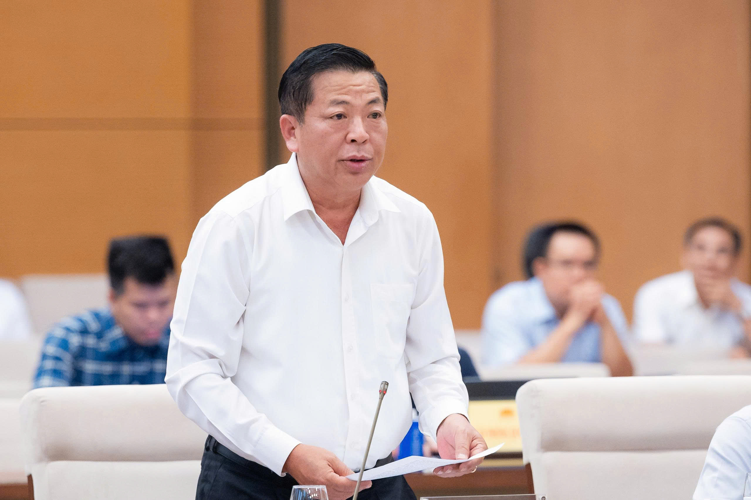UBTVQH cho ý kiến về định hướng chính sách sửa đổi Luật Kinh doanh bất động sản - Ảnh 1.