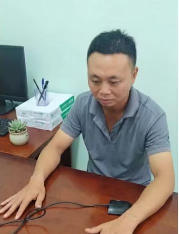 Tạm giữ hình sự cha dượng đánh con riêng của vợ - Ảnh 1.