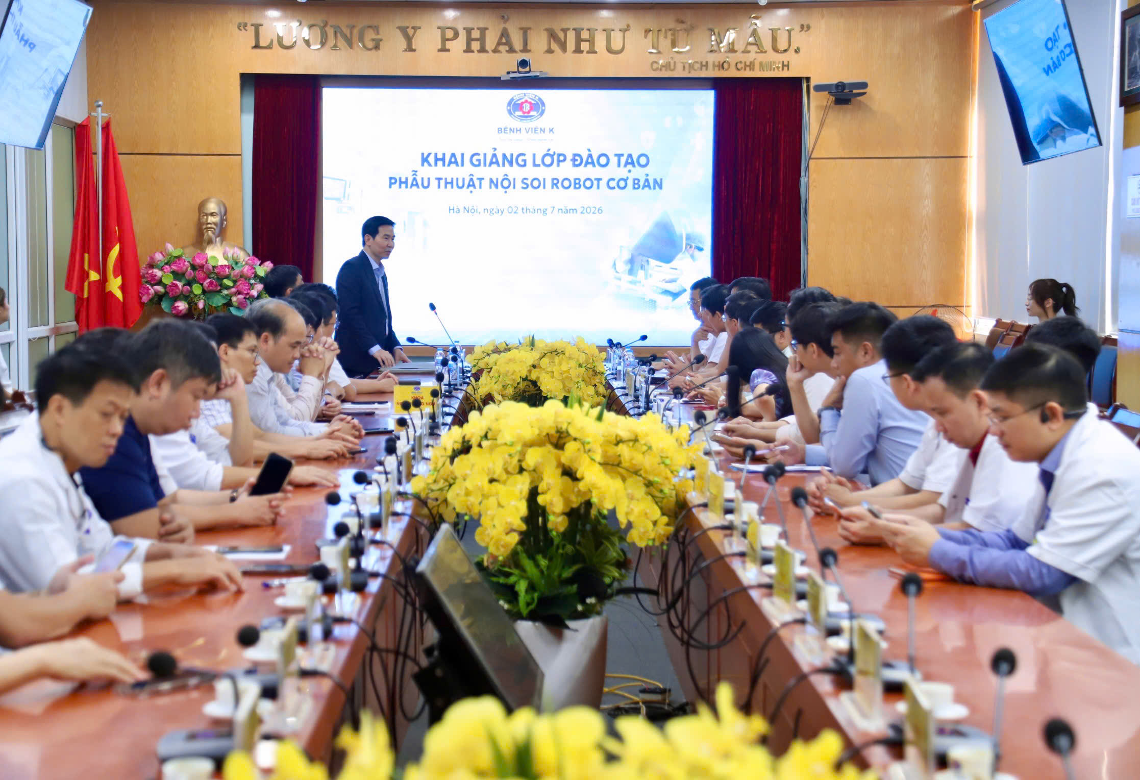 Lần đầu Việt Nam đào tạo phẫu thuật nội soi robot bài bản, thúc đẩy điều trị ung thư bằng công nghệ hiện đại - Ảnh 1.