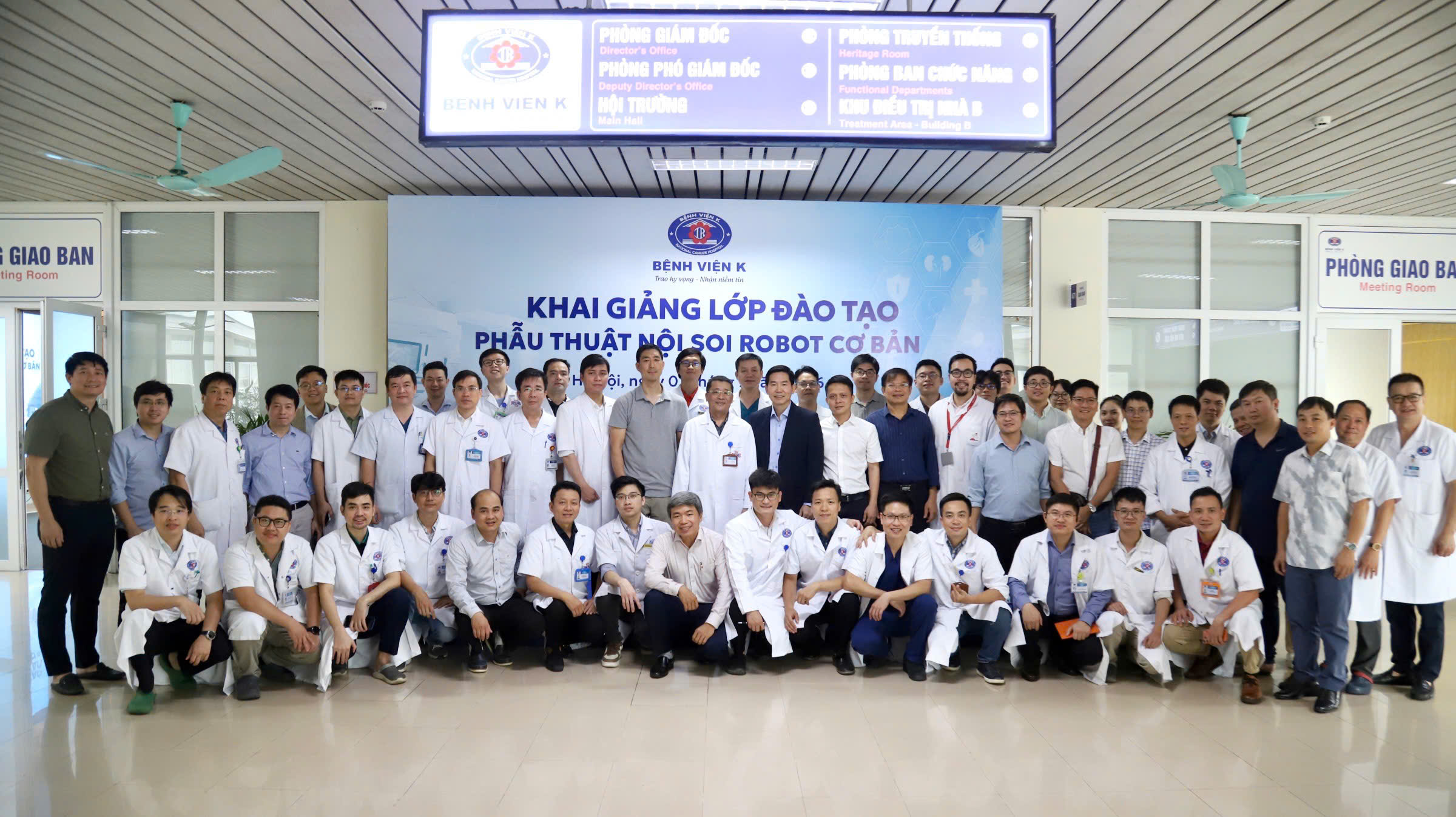 Lần đầu Việt Nam đào tạo phẫu thuật nội soi robot bài bản, thúc đẩy điều trị ung thư bằng công nghệ hiện đại - Ảnh 2.