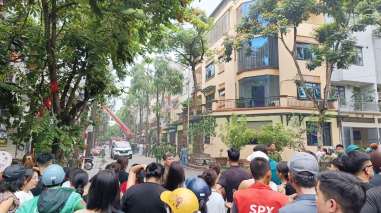 Chủ tịch Hà Nội chỉ đạo khẩn sau vụ cháy nhà khiến 2 người tử vong ở KĐT Văn Phú - Ảnh 3.