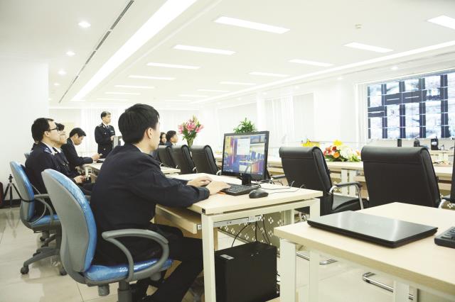 Hiện đại h&oacute;a trang thiết bị kiểm tra, gi&aacute;m s&aacute;t hải quan gi&uacute;p th&ocirc;ng quan nhanh ch&oacute;ng - Ảnh 2.
