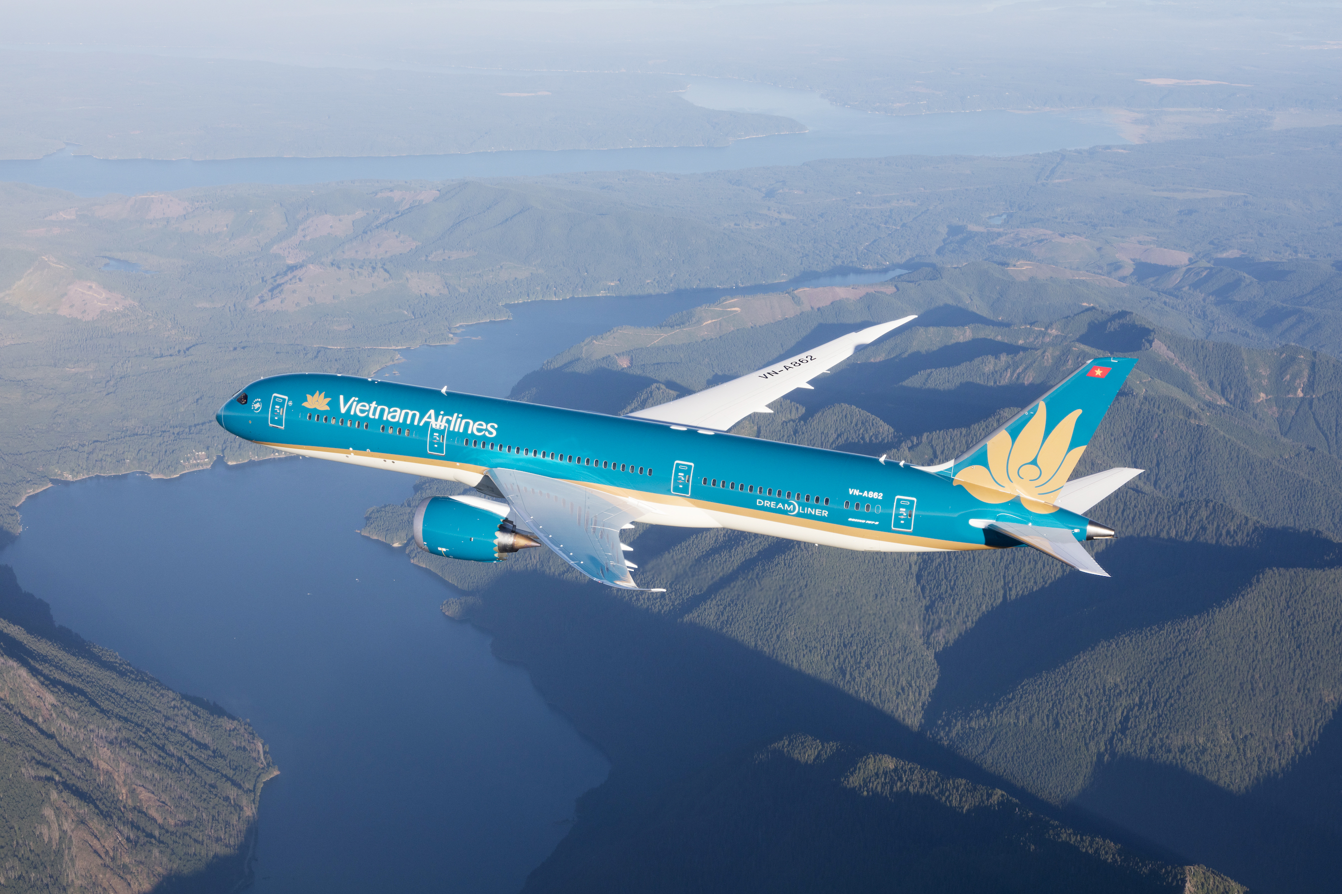Vietnam Airlines tiếp tục duy trì đà tăng trưởng 6 tháng đầu năm, củng cố đà phục hồi - Ảnh 2.
