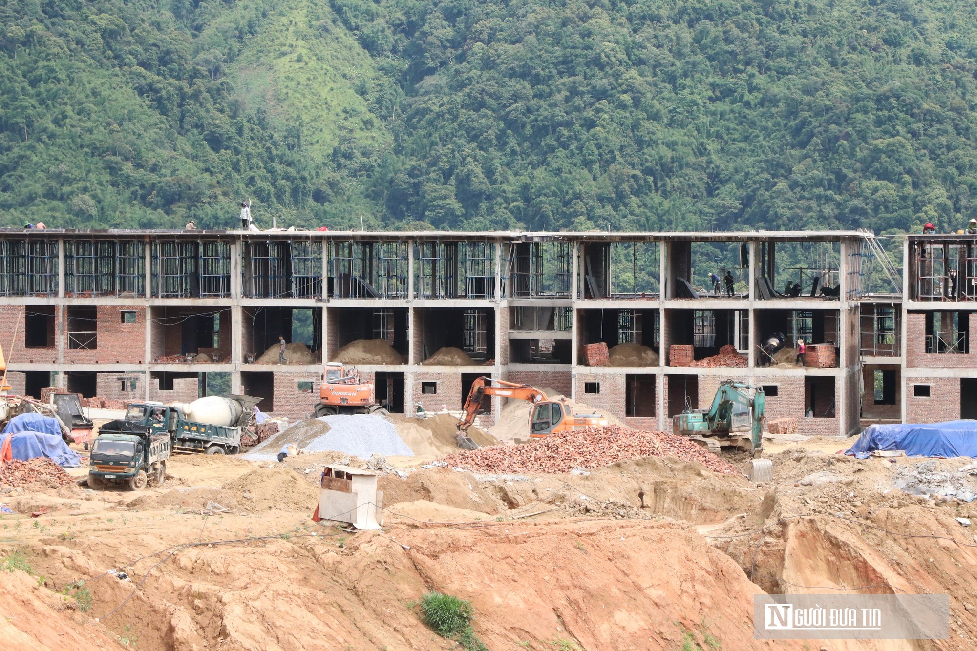 Nghệ An: Chạy đua với thời gian, đẩy nhanh tiến độ trường liên cấp vùng biên- Ảnh 9.