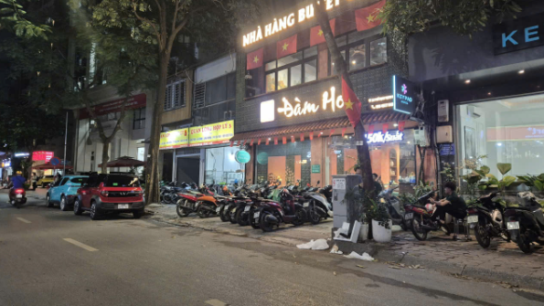 Hà Nội mạnh tay xử lý vi phạm vỉa hè: 1.861 trường hợp bị “phạt nguội” - Ảnh 1.