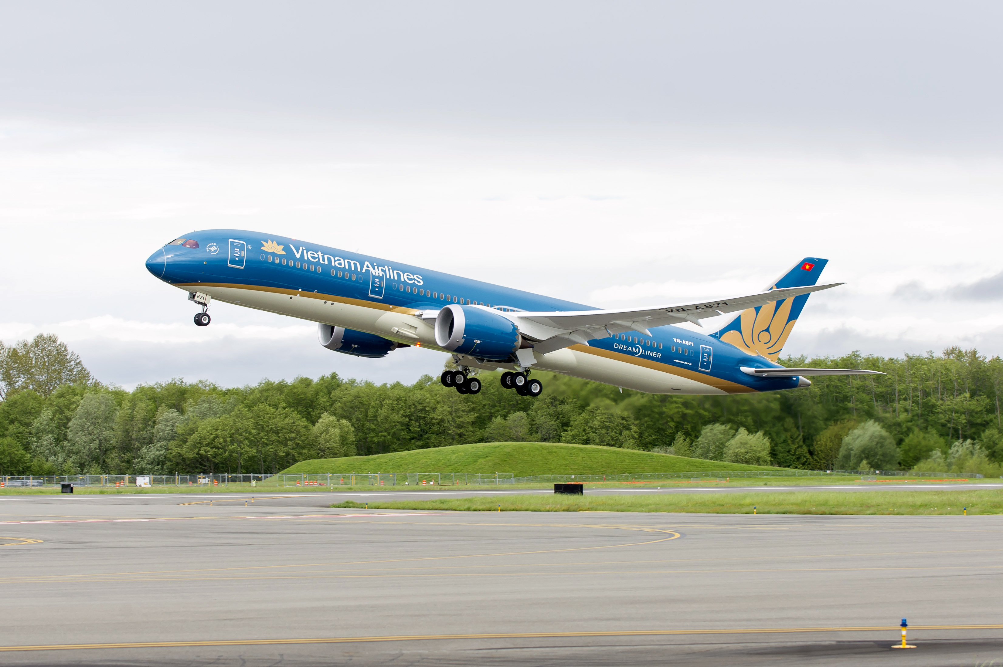 Vietnam Airlines tiếp tục duy trì đà tăng trưởng 6 tháng đầu năm, củng cố đà phục hồi - Ảnh 1.