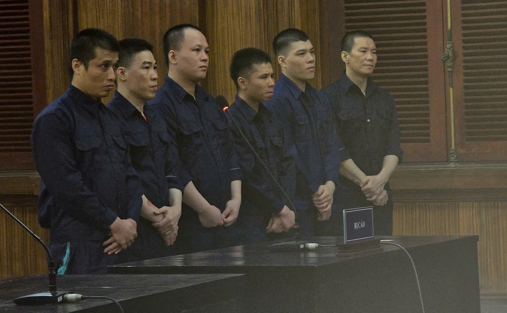 Thuê công ty đòi nợ tạt sơn, giả giọng người chết uy hiếp chủ quán lẩu cá kèo Bà Huyện 2, lãnh 13 năm tù - Ảnh 1.