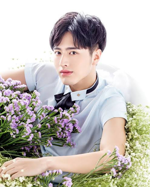 Nam diễn viên là tổng tài màn ảnh nhưng ngoài đời viral khắp nơi vì... nghèo - Ảnh 2.