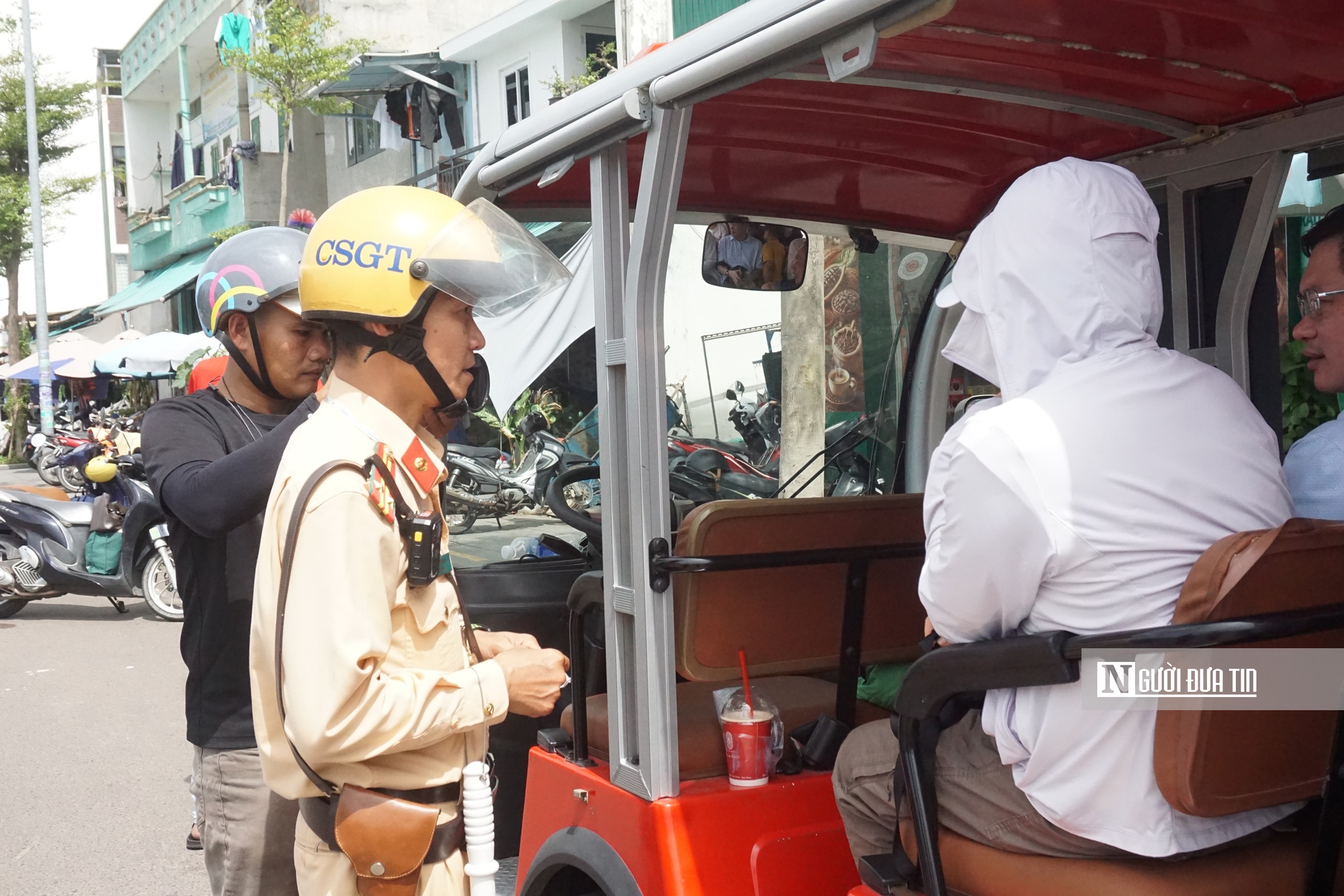 Lực lượng CSGT ra quân xử lý xe điện du lịch vi phạm- Ảnh 5.