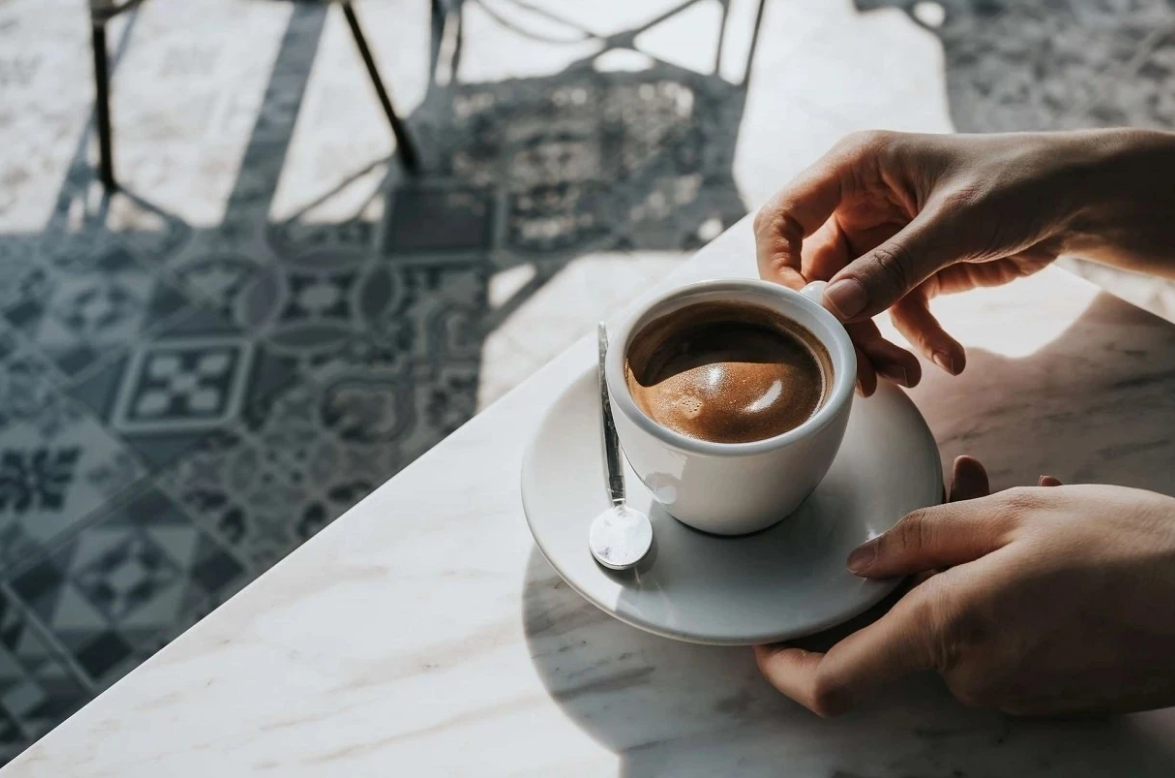 Người phụ nữ 24 tuổi thủng dạ dày vì uống thứ nước