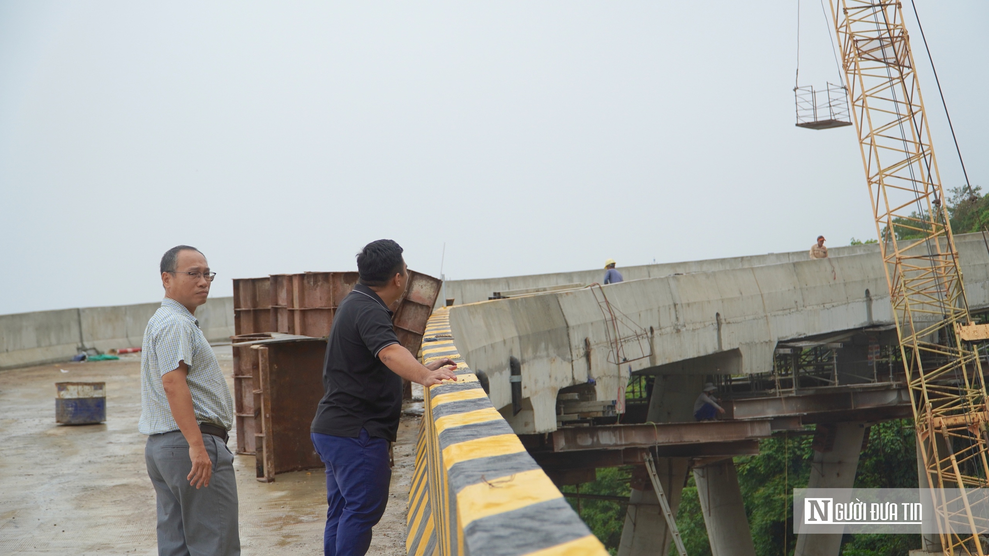 Cận cảnh công trường Quốc lộ 28B rực lửa thi công, tăng tốc hoàn thiện tuyến đường nghìn tỷ- Ảnh 12.