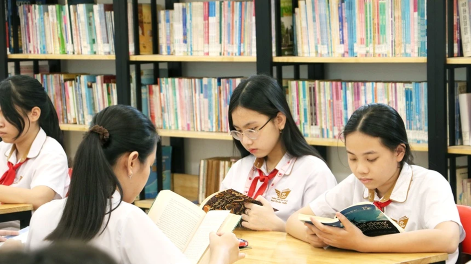 Từ năm học 2029-2030, học sinh toàn quốc được miễn phí sách giáo khoa - Ảnh 1.