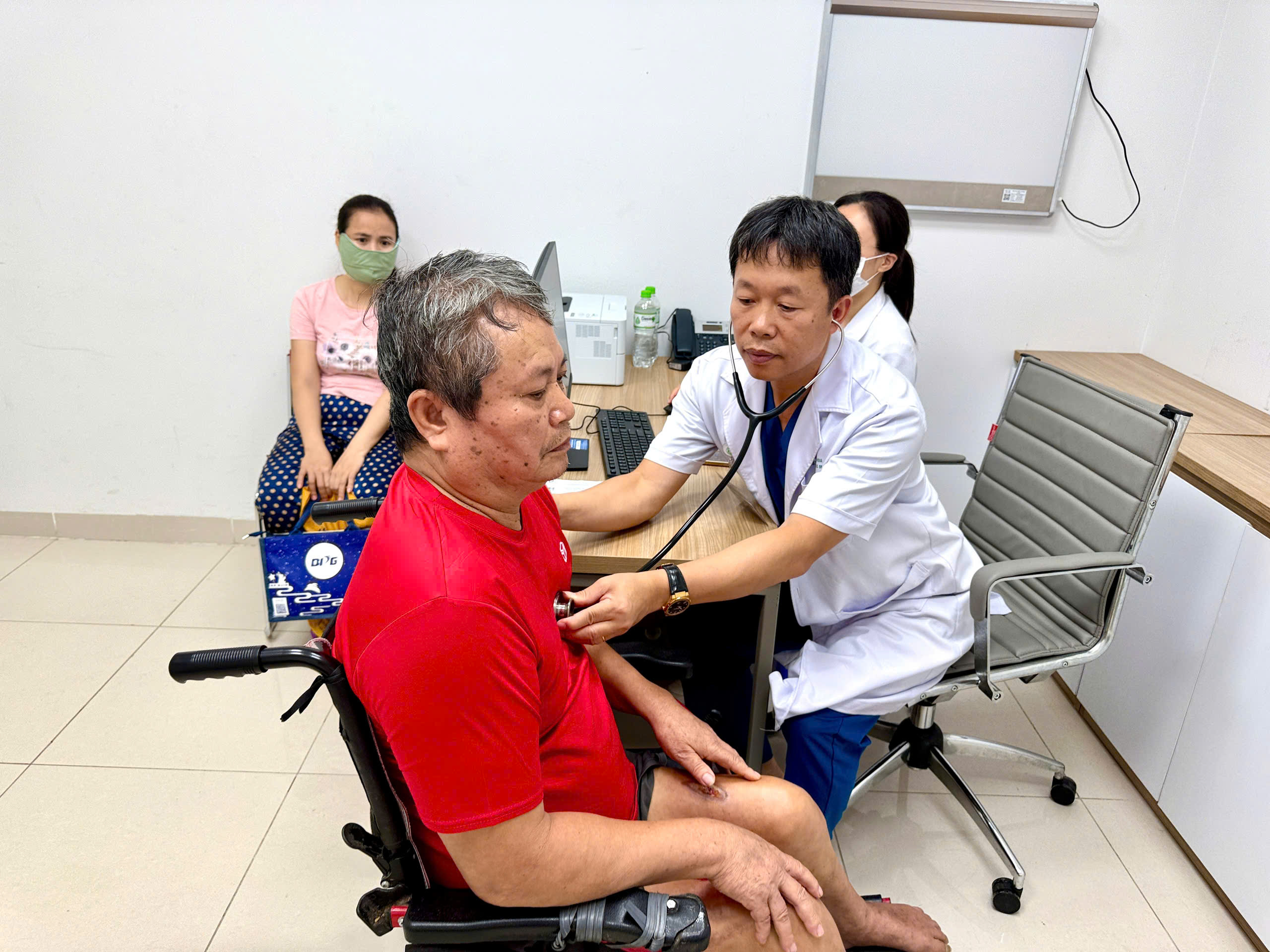 Bệnh viện Bạch Mai khám sức khỏe miễn phí cho 5.000 người thuộc đối tượng chính sách- Ảnh 3.