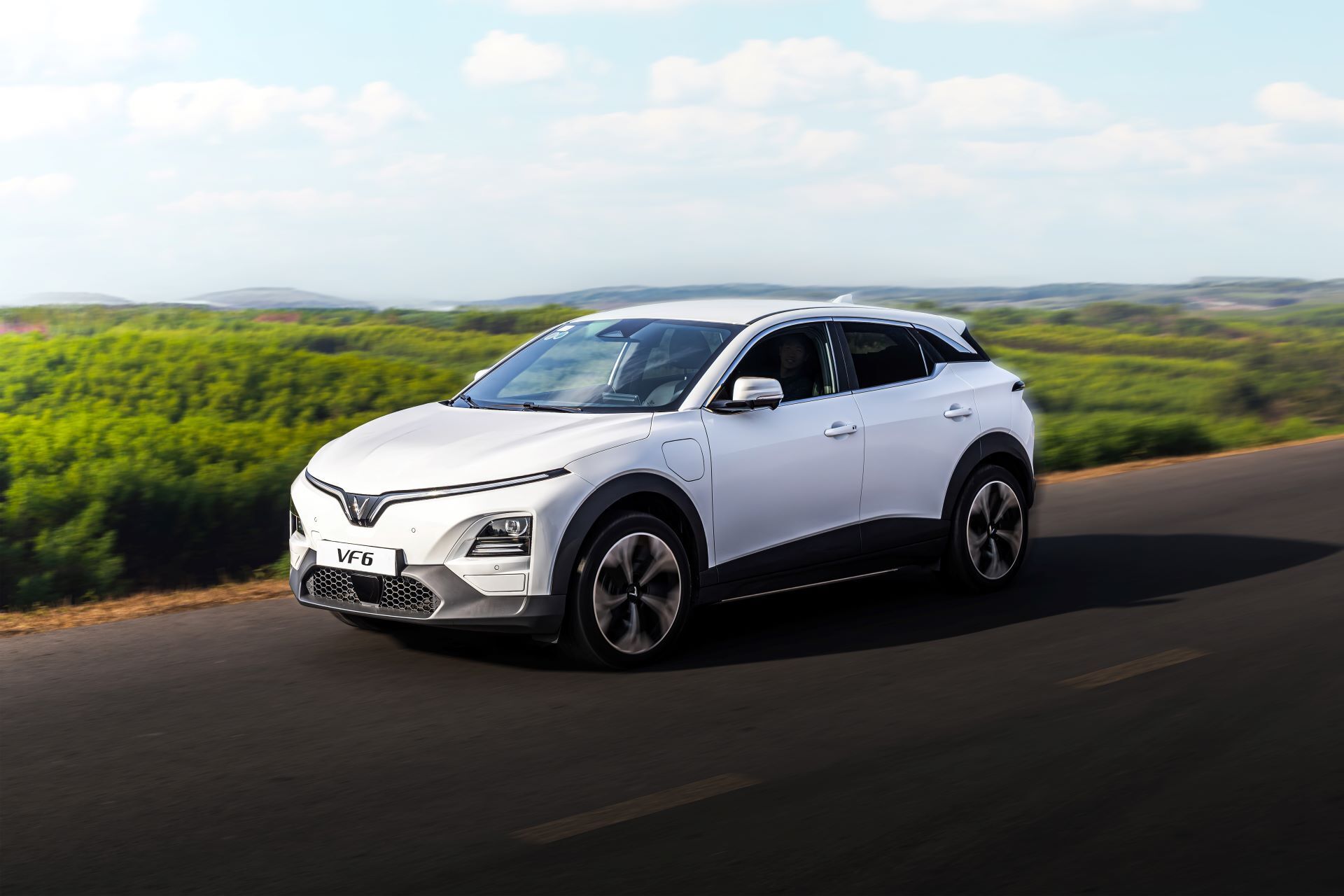 VinFast VF 6: Xe hạng B, giá lăn bánh hạng A, trải nghiệm ngang ngửa hạng C- Ảnh 3.