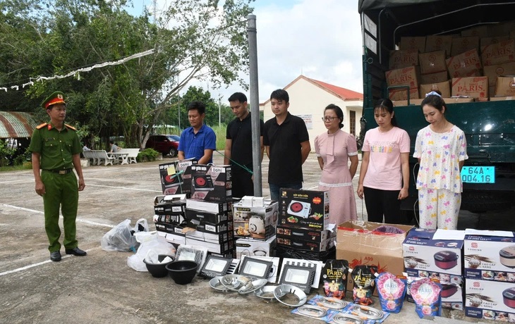 Khởi tố, tạm giam 6 đối tượng “thổi giá” đồ gia dụng, lừa bán hàng nghìn sản phẩm- Ảnh 1.