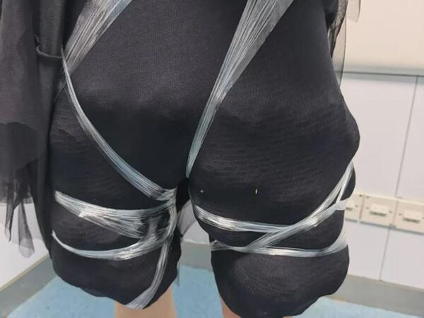 8 người phụ nữ bị bắt tại cửa khẩu vì giấu "thứ bị cấm" dưới váy- Ảnh 3.