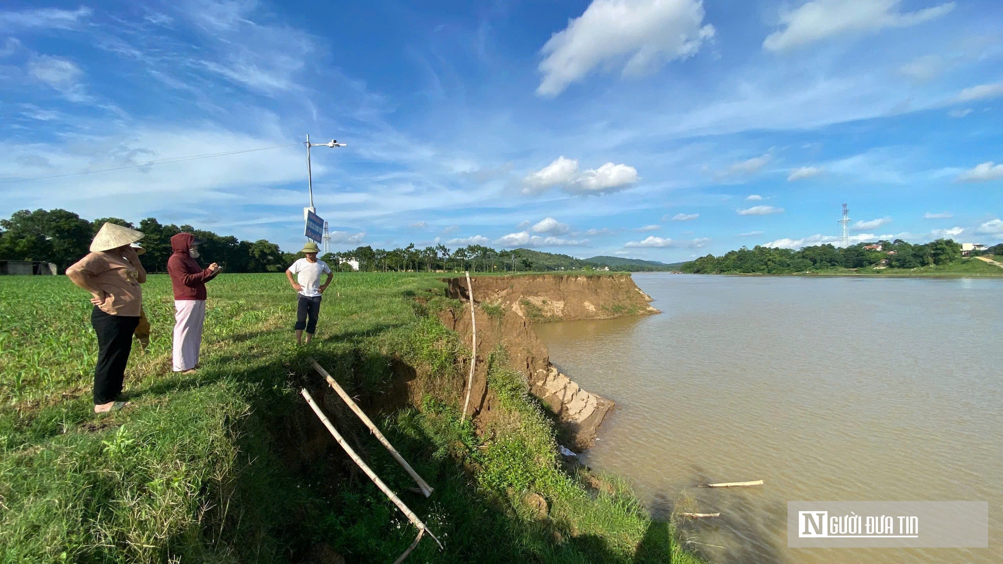 Kè chống sạt lở sông Mã khó về đích trước mùa mưa bão vì vướng mặt bằng - Ảnh 2.