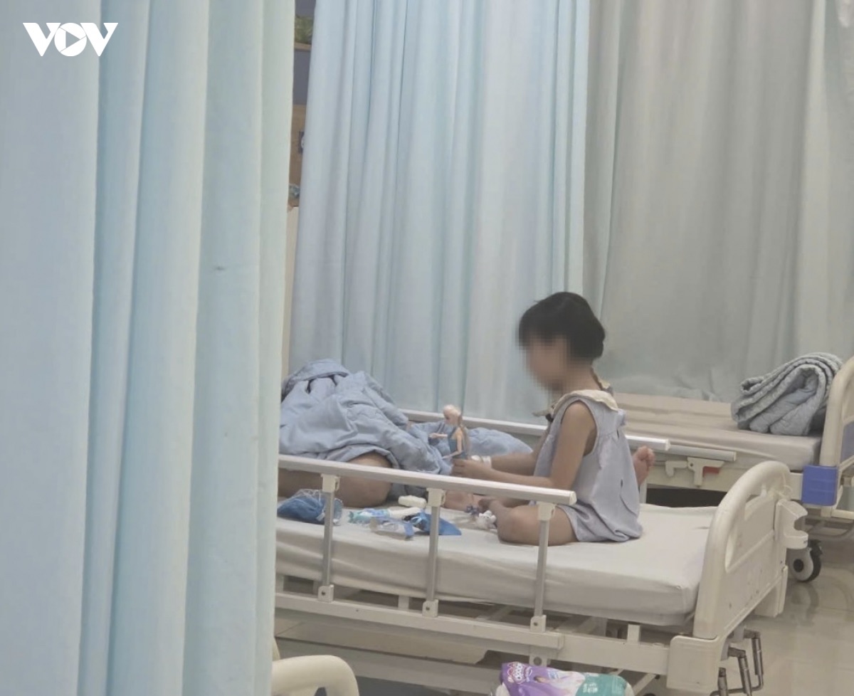 Bộ Y tế vào cuộc vụ gần 40 học sinh nhập viện cấp cứu nghi ngộ độc thực phẩm- Ảnh 1.