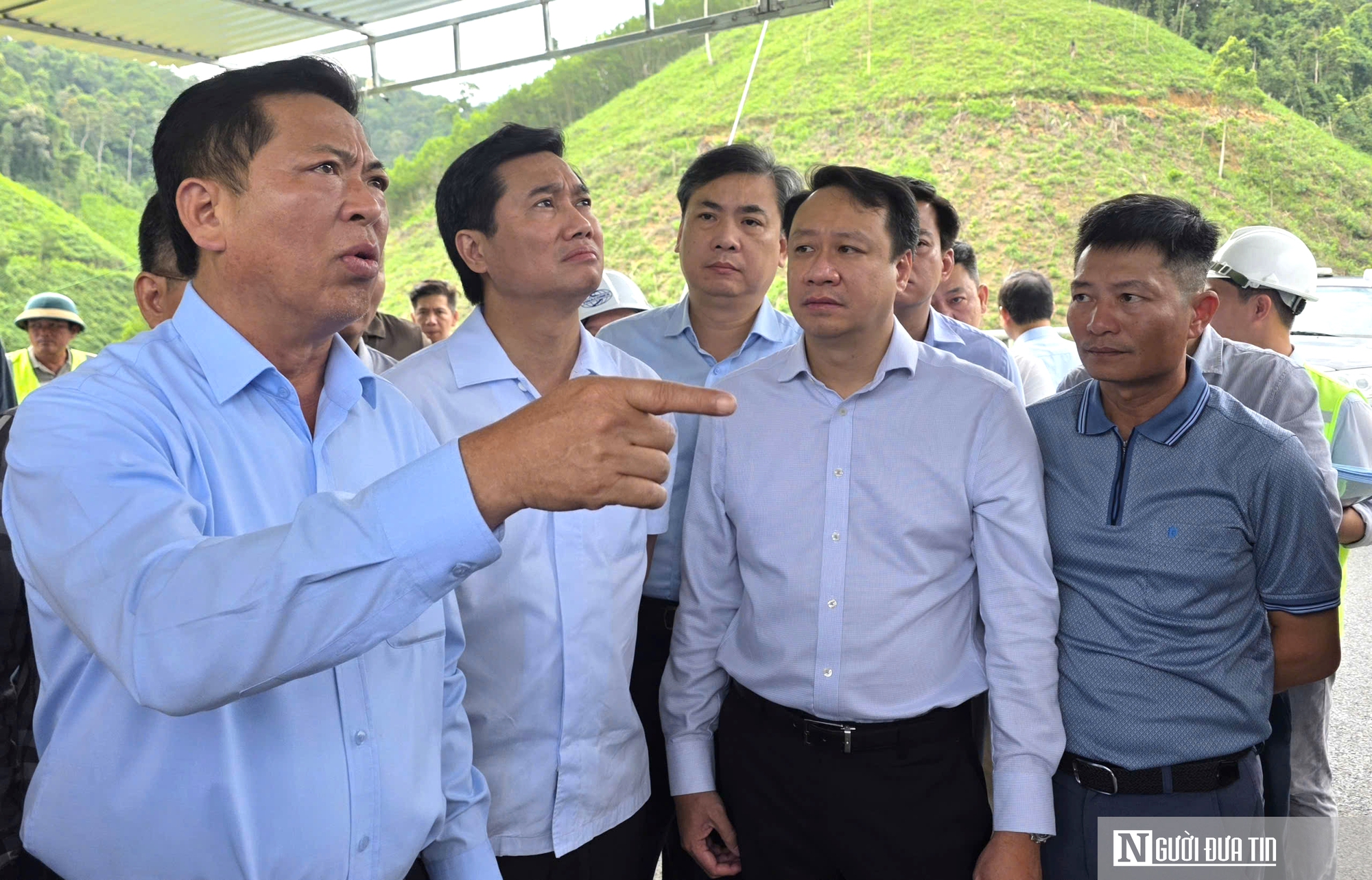 Bộ trưởng Bộ Xây dựng "chốt" thời hạn hoàn thành cao tốc đoạn La Sơn - Hòa Liên- Ảnh 2.