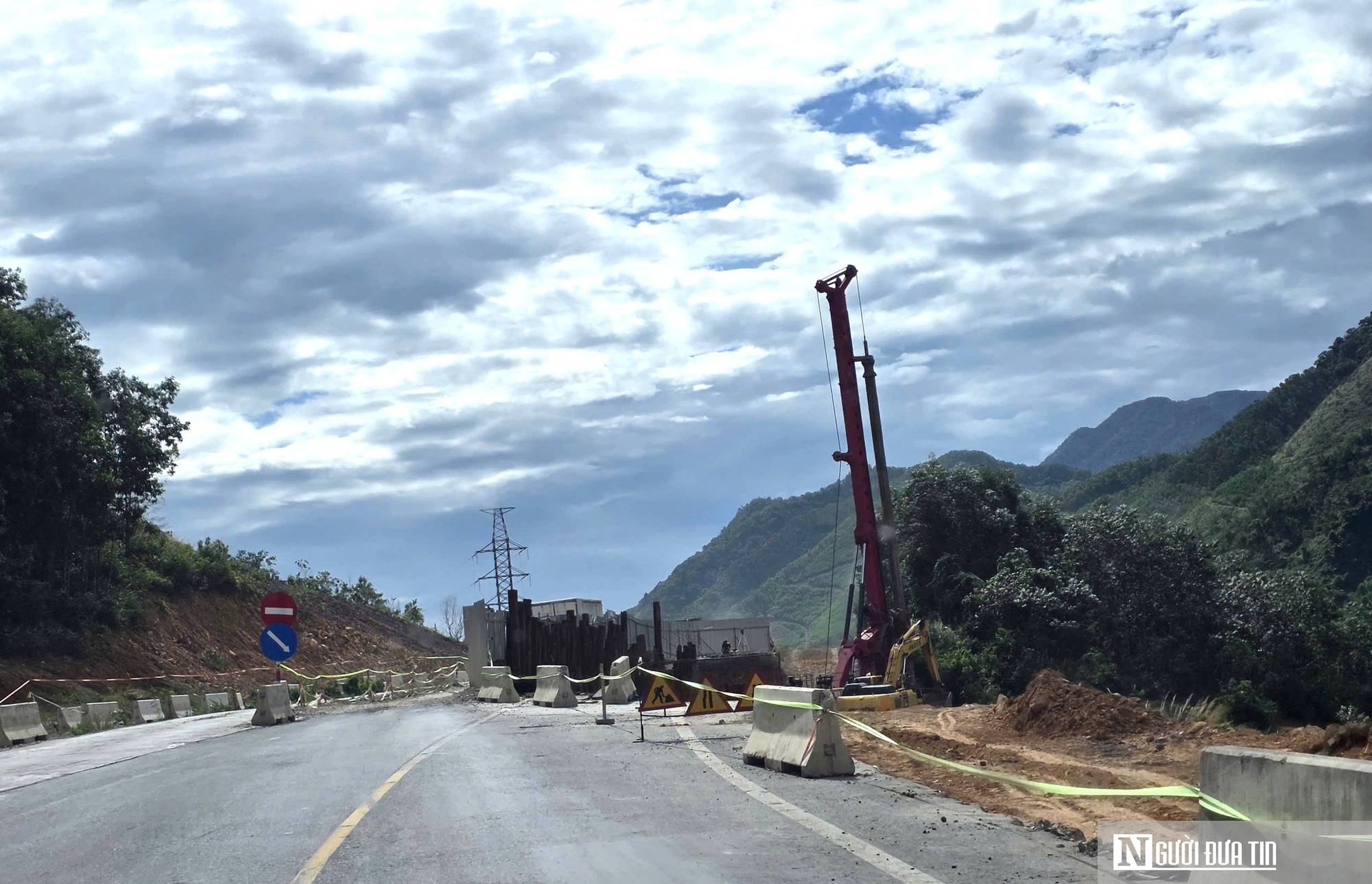 Bộ trưởng Bộ Xây dựng "chốt" thời hạn hoàn thành cao tốc đoạn La Sơn - Hòa Liên- Ảnh 4.