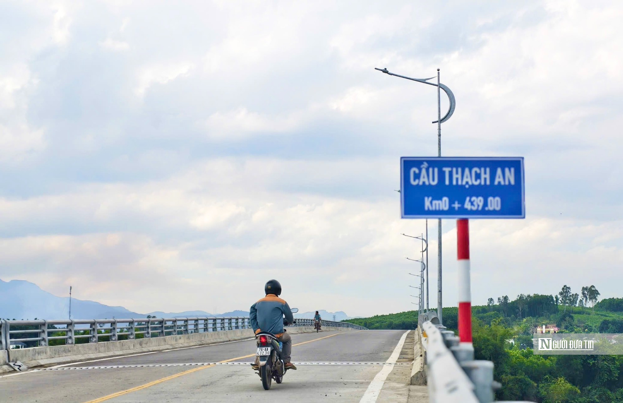 Cận cảnh cầu 150 tỉ đồng nối đôi bờ vui, người dân hết cảnh đi vòng hơn 20km- Ảnh 6.