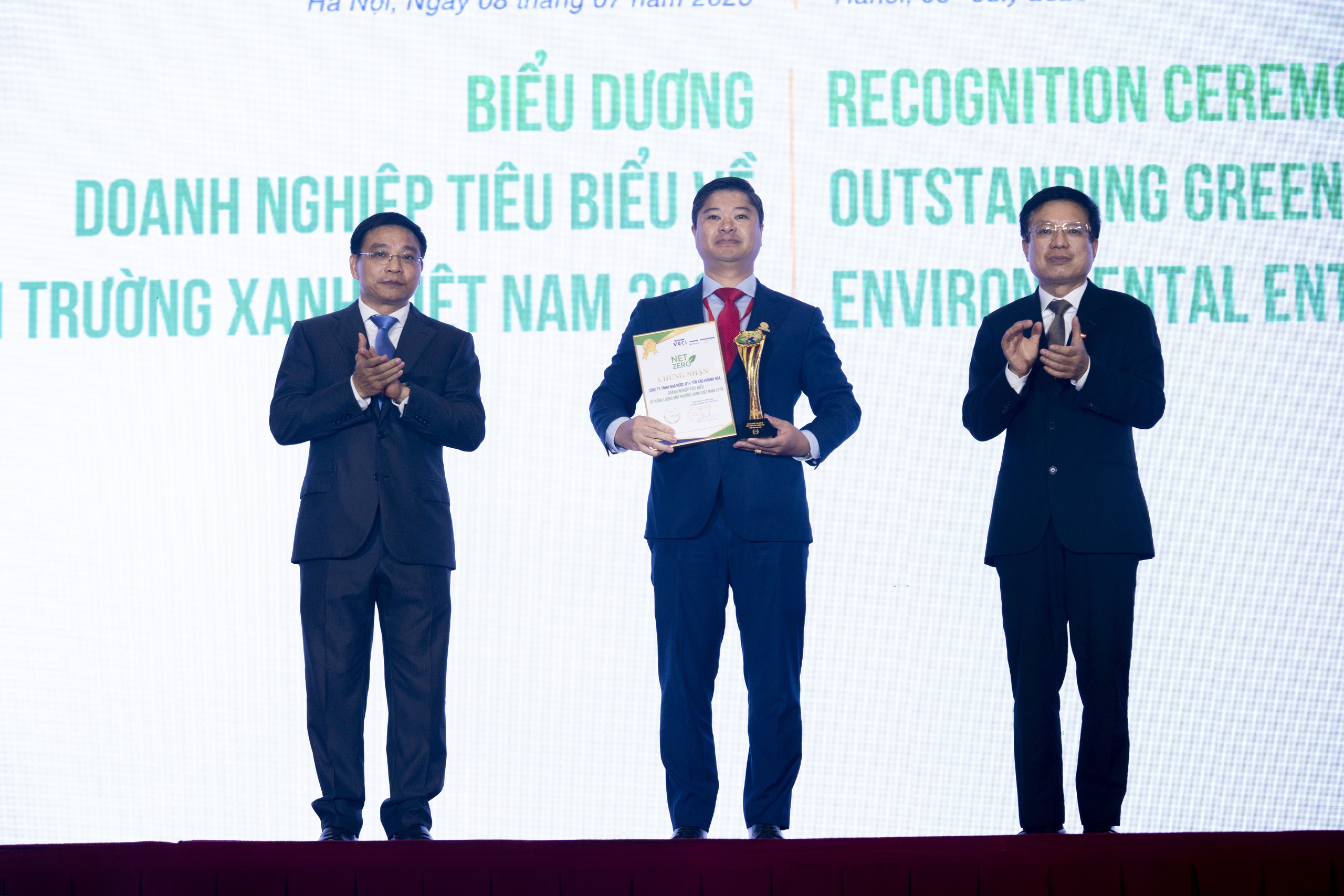 Yến sào Khánh Hòa được vinh danh là doanh nghiệp tiêu biểu về năng lượng môi trường xanh Việt Nam - Ảnh 2.