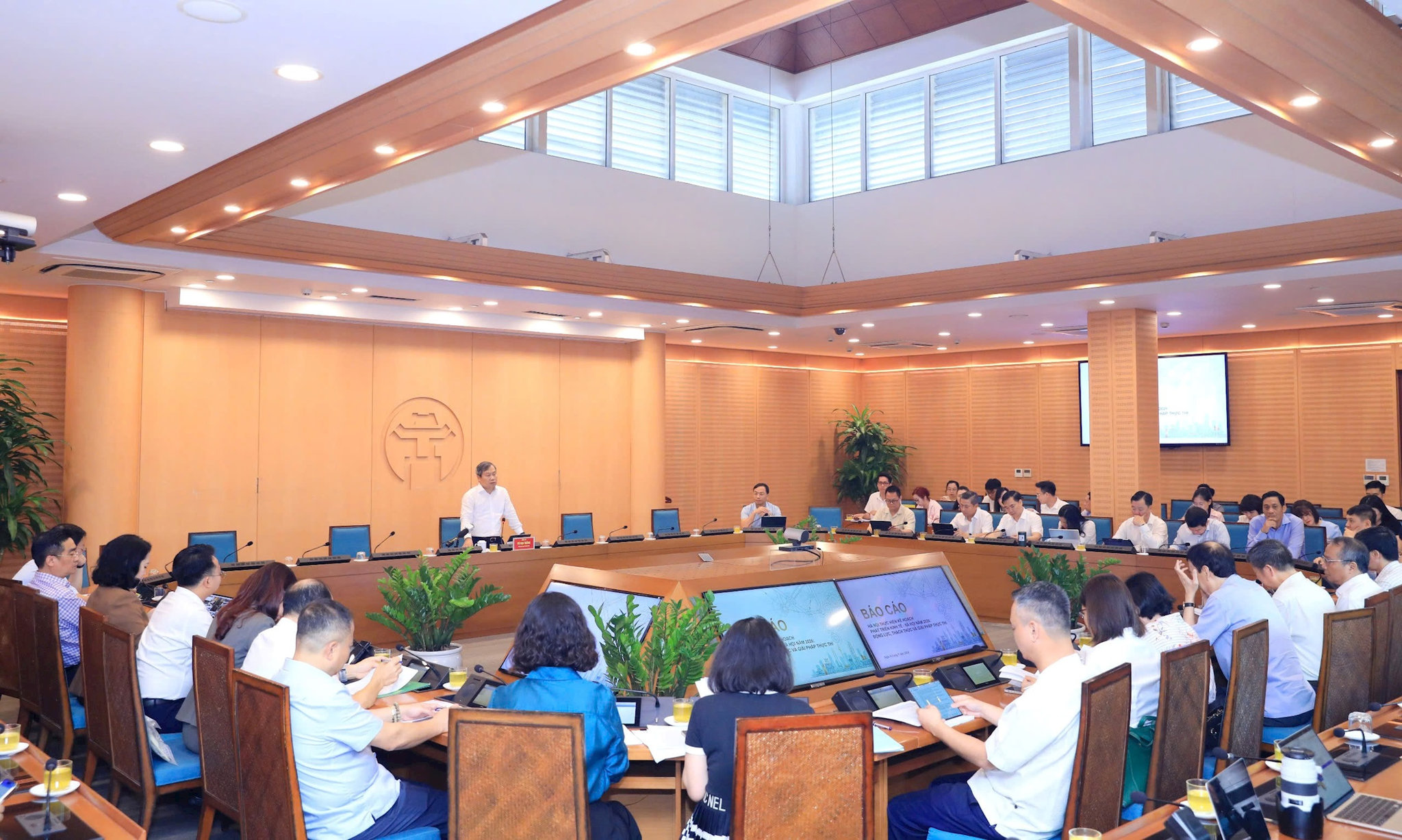 Chủ tịch Hà Nội: Khẩn trương hoàn thiện mô hình tăng trưởng mới của Thủ đô- Ảnh 1.