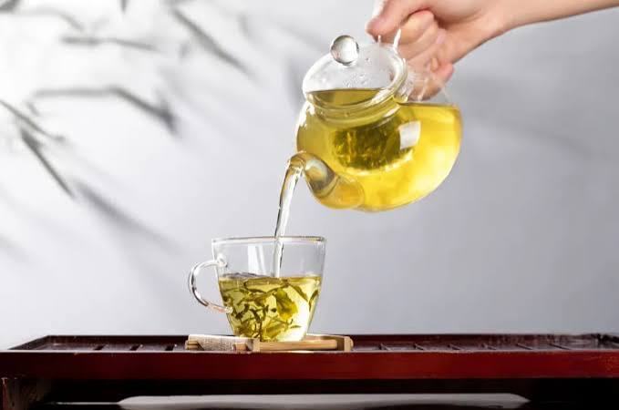 Uống trà đá đều đặn suốt 10 năm, người phụ nữ sốc khi bác sĩ lấy ra thứ