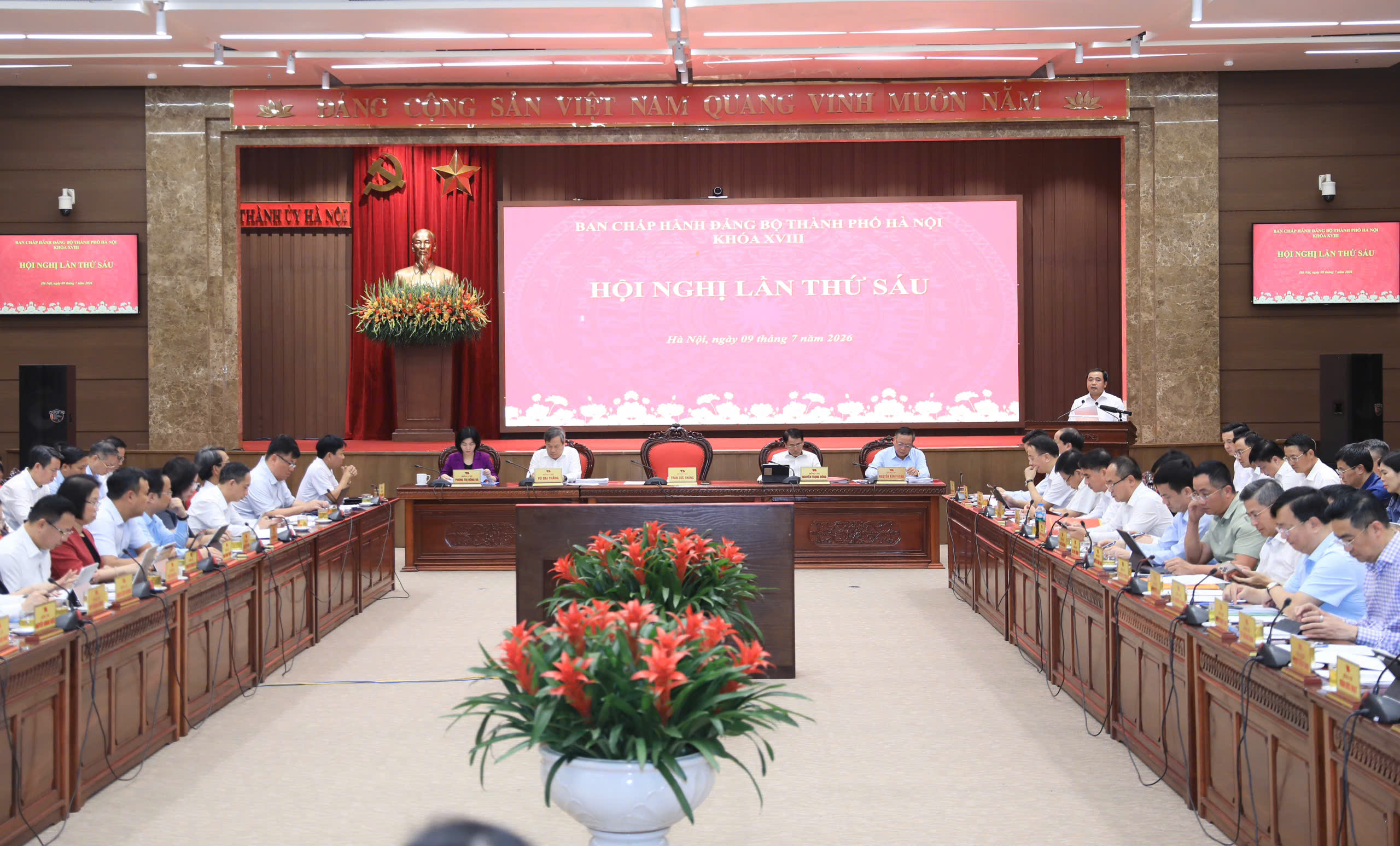 Bí thư Hà Nội: Phải có kịch bản mới cho điều hành trong 6 tháng cuối năm- Ảnh 1.