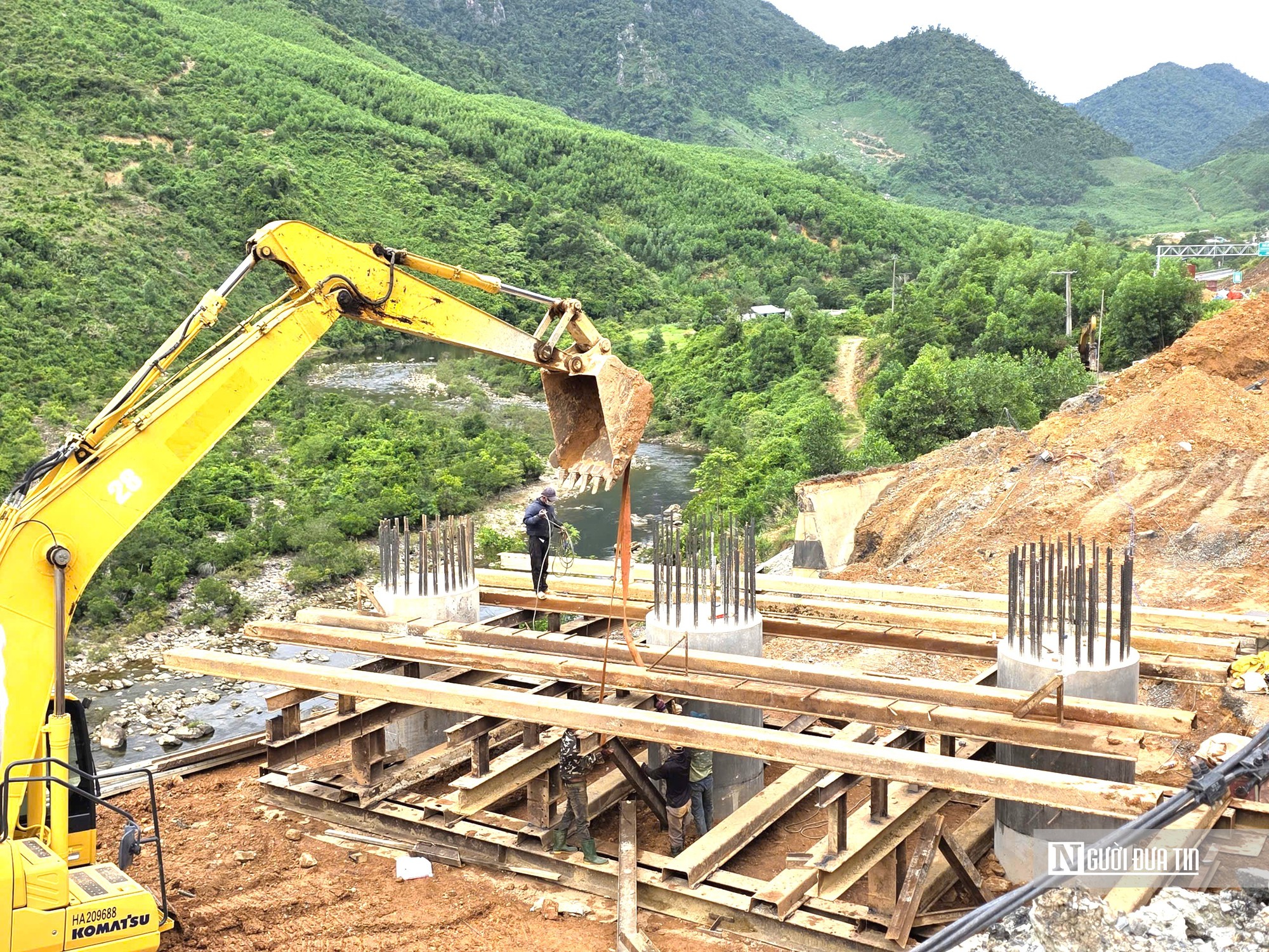Cao tốc La Sơn - Hòa Liên sắp về đích, chạy đua với sạt trượt- Ảnh 7.