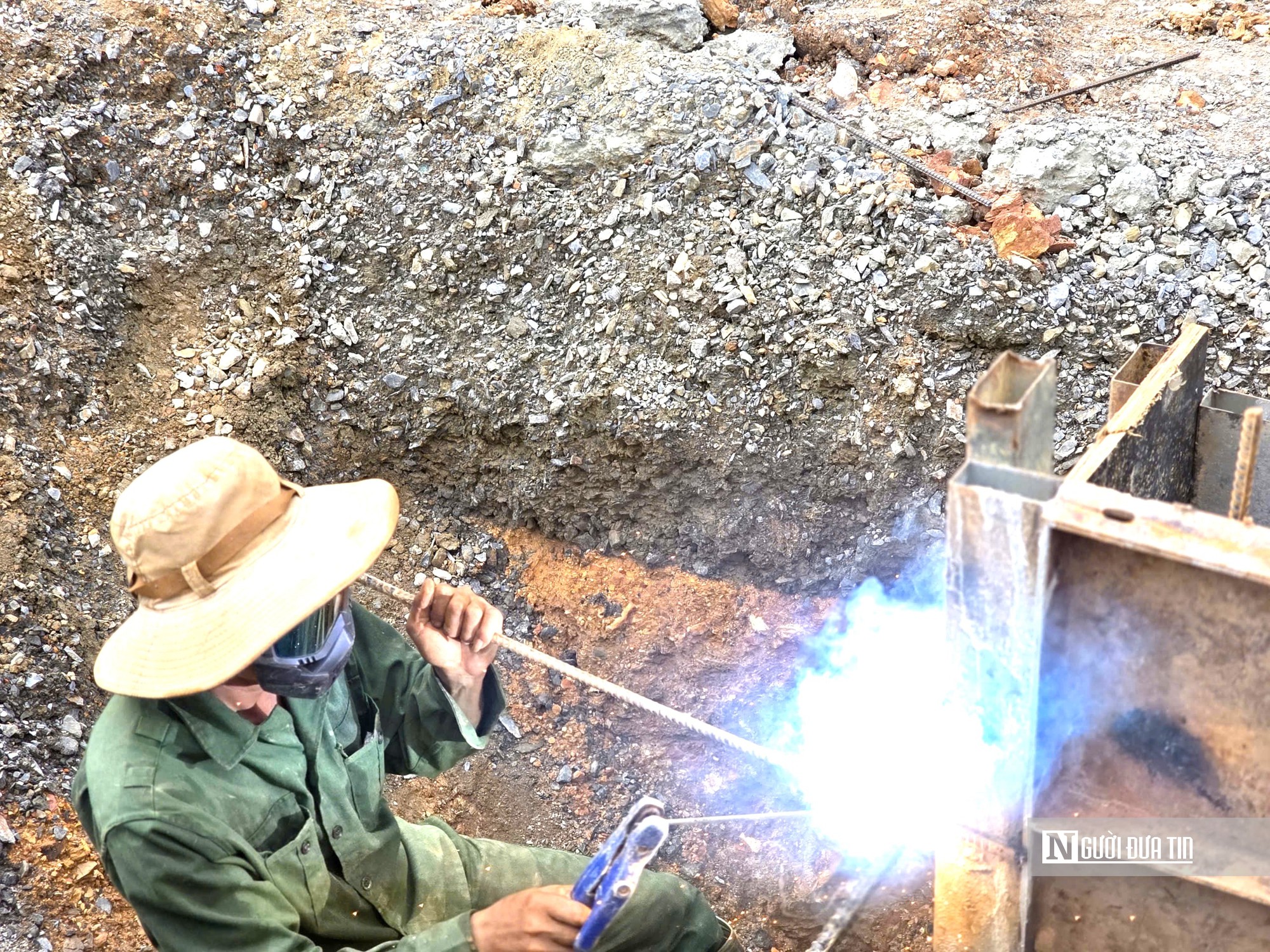 Cao tốc La Sơn - Hòa Liên sắp về đích, chạy đua với sạt trượt- Ảnh 8.