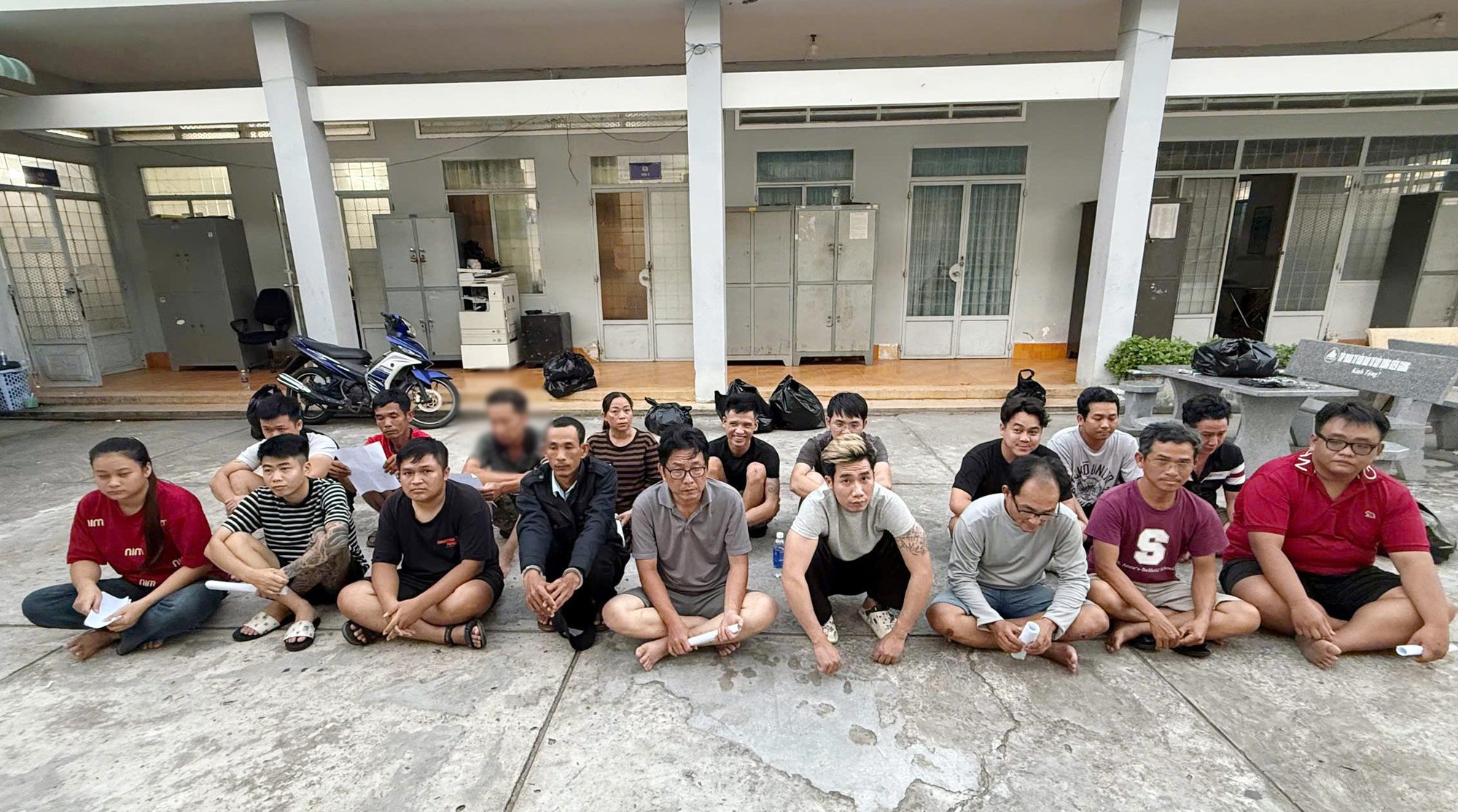 Triệt phá đường dây đánh bạc, rửa tiền xuyên quốc gia, giao dịch hàng trăm tỷ đồng- Ảnh 3.