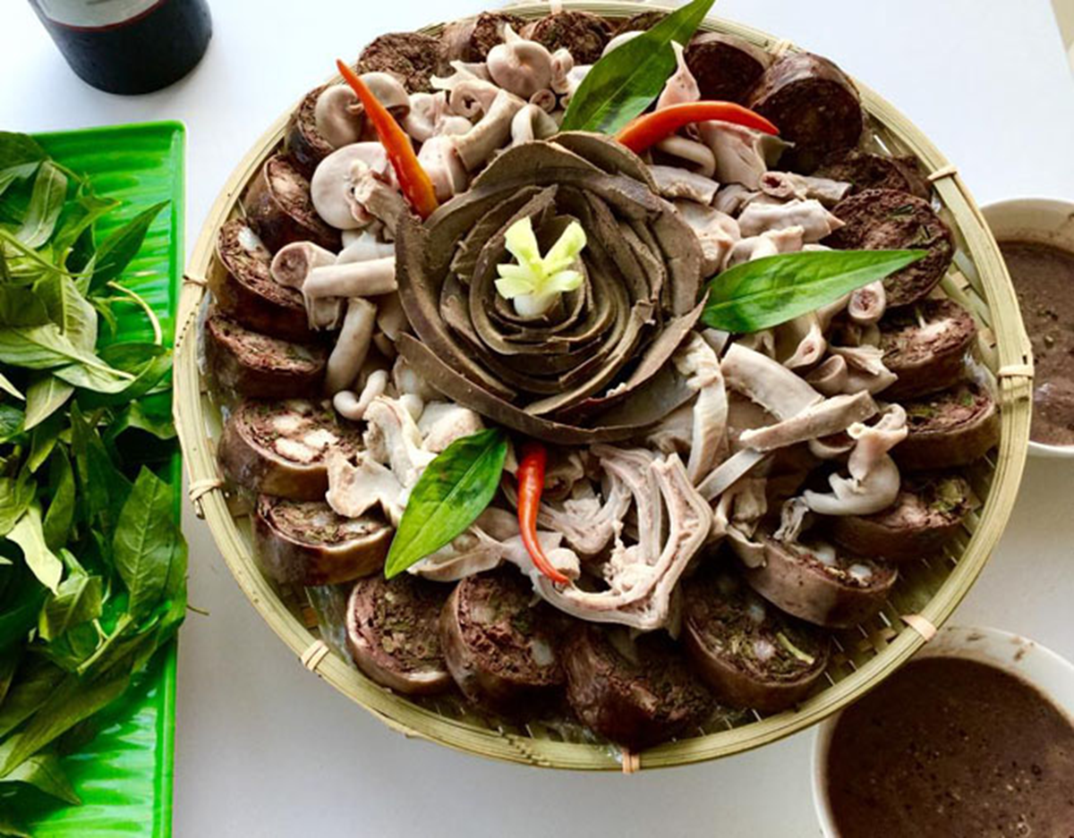 Ăn lòng lợn thế nào để vừa ngon vừa an toàn? Nhớ 3