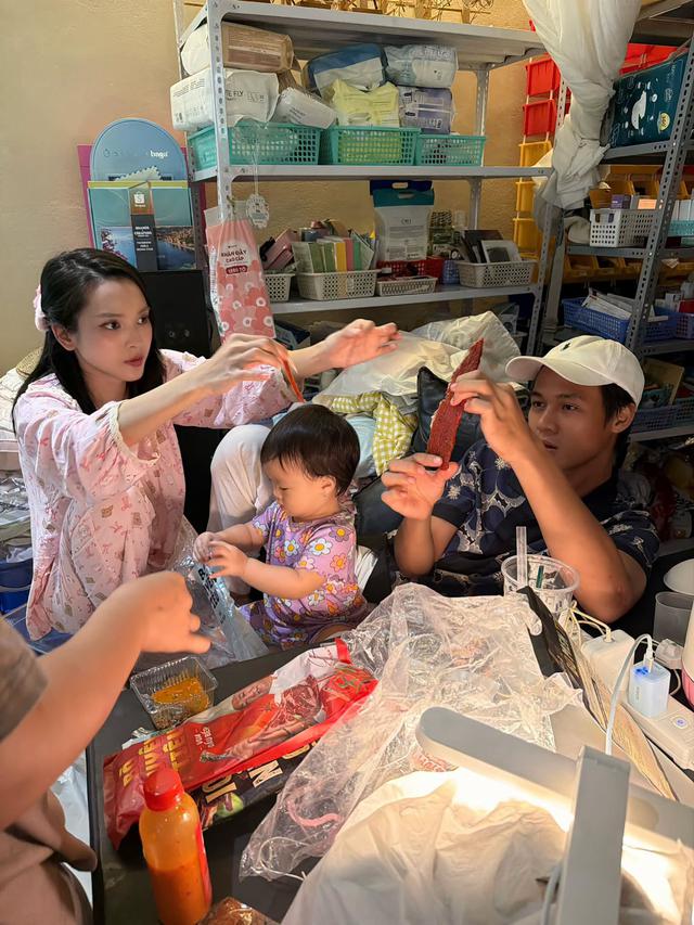 Cuộc sống làm dâu miền Tây trong biệt phủ của mỹ nhân showbiz, cưới không cần sính lễ - Ảnh 4.