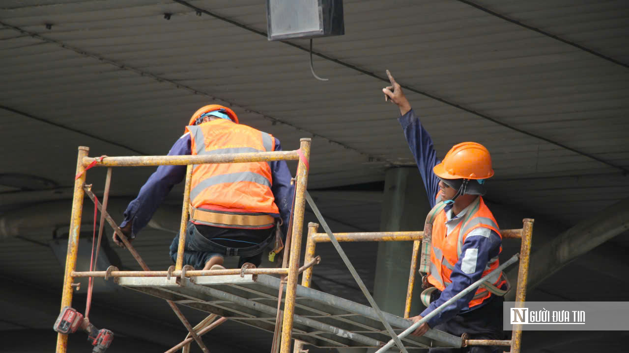 Tháo dỡ trạm thu phí cầu Đồng Nai, giao thông vẫn thông suốt - Ảnh 4.