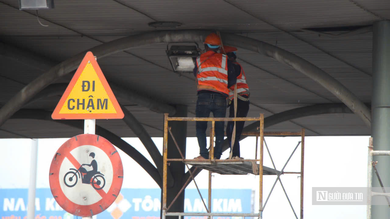 Tháo dỡ trạm thu phí cầu Đồng Nai, giao thông vẫn thông suốt - Ảnh 6.
