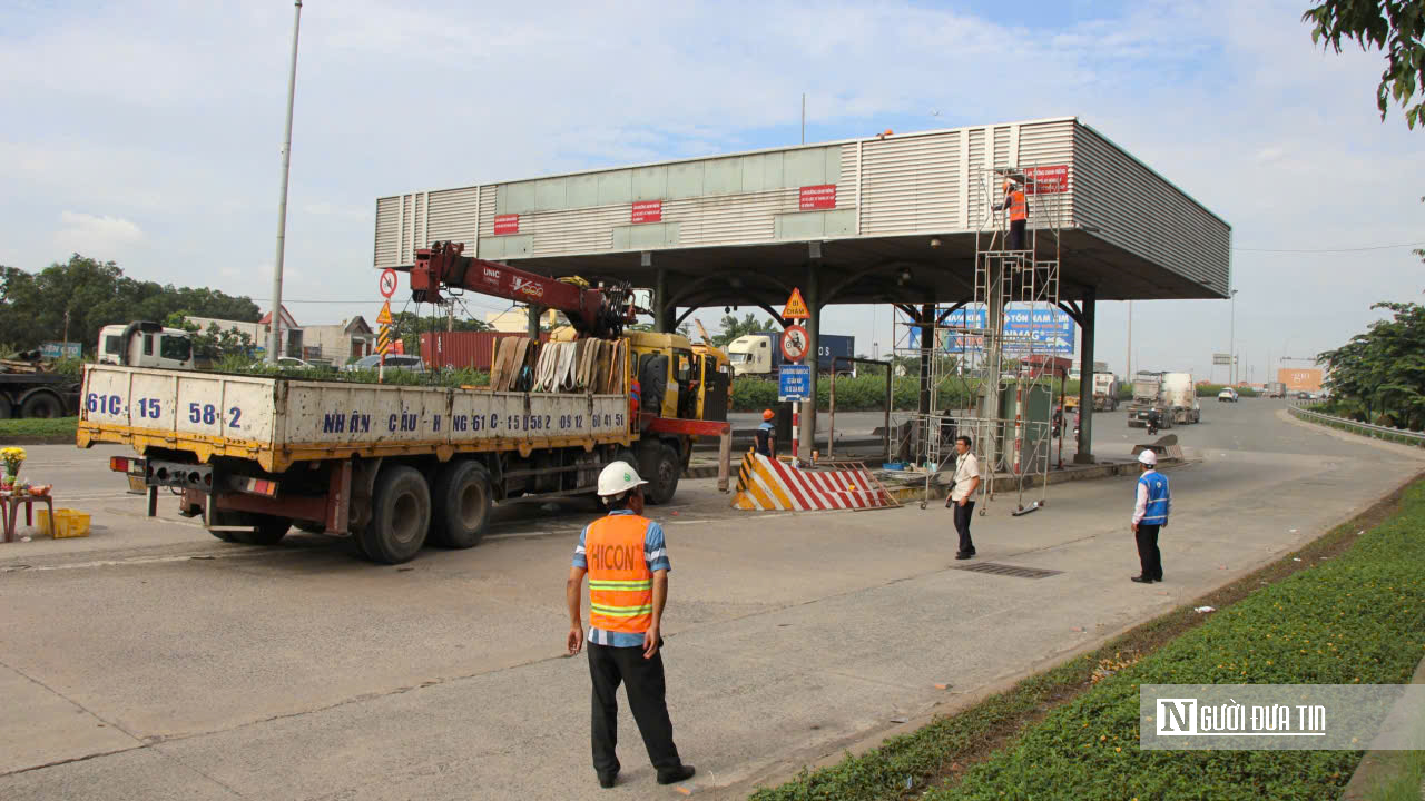 Tháo dỡ trạm thu phí cầu Đồng Nai, giao thông vẫn thông suốt - Ảnh 9.