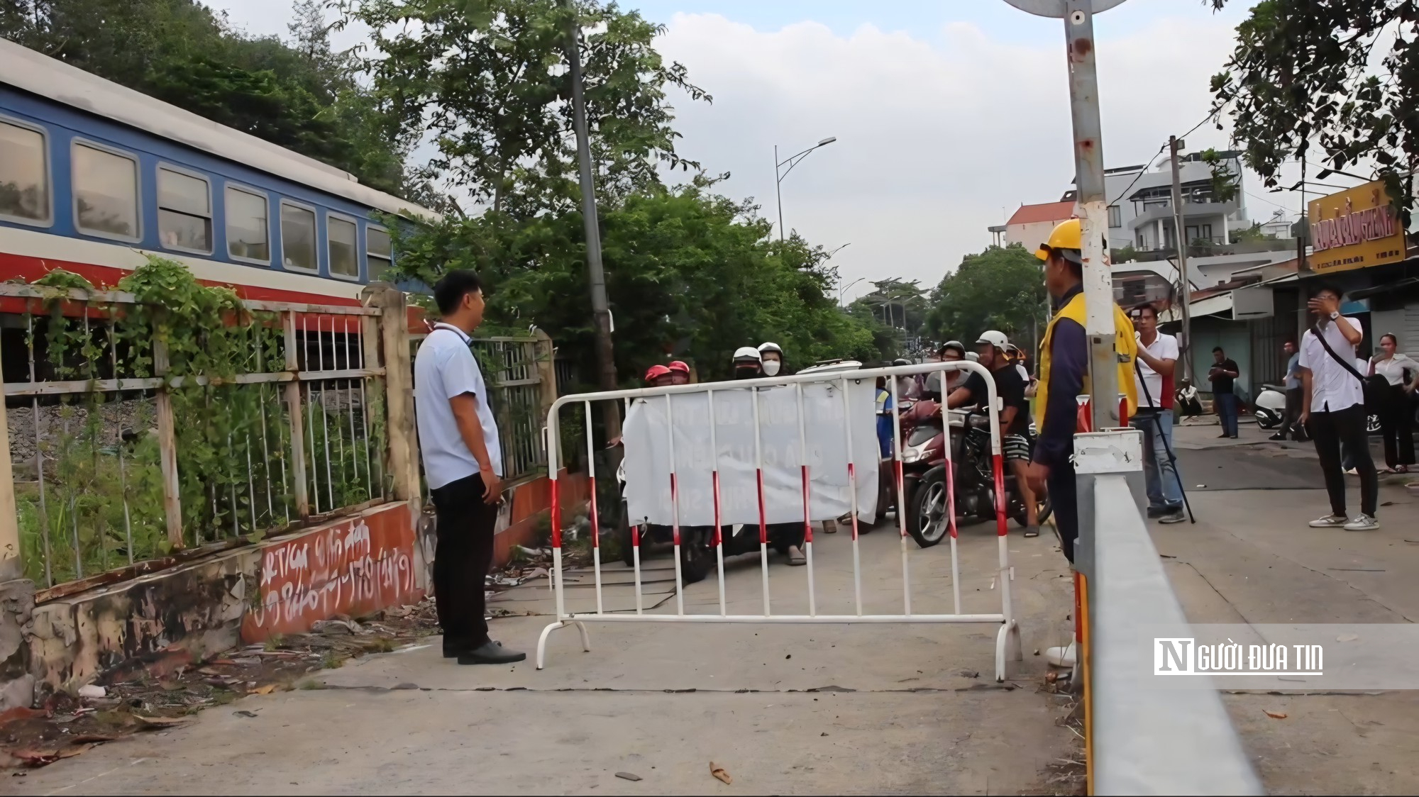 Cầu Ghềnh mở lại đường bộ sau gần nửa năm gi&aacute;n đoạn- Ảnh 1.