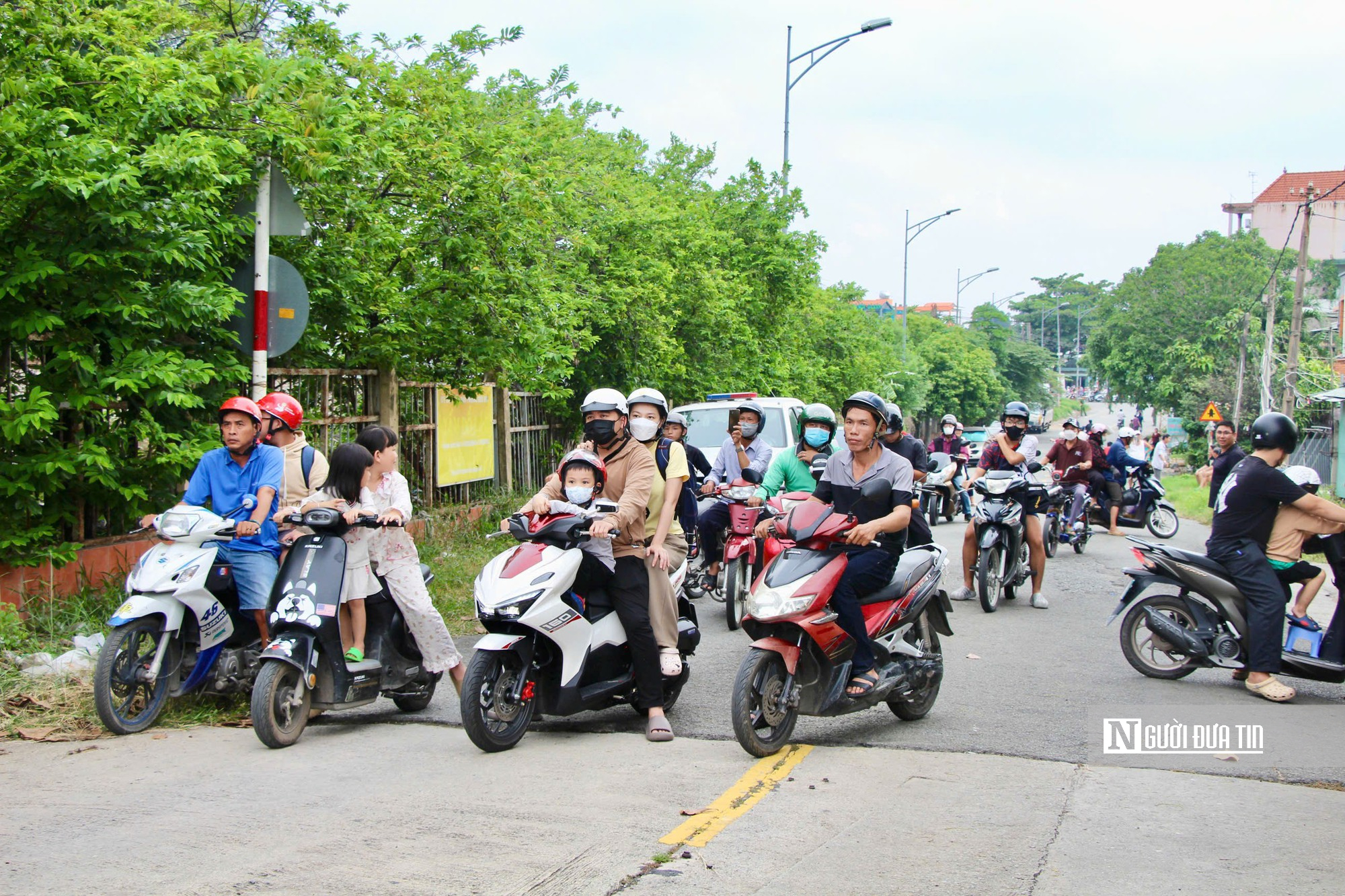 Cầu Ghềnh mở lại đường bộ sau gần nửa năm gi&aacute;n đoạn- Ảnh 2.