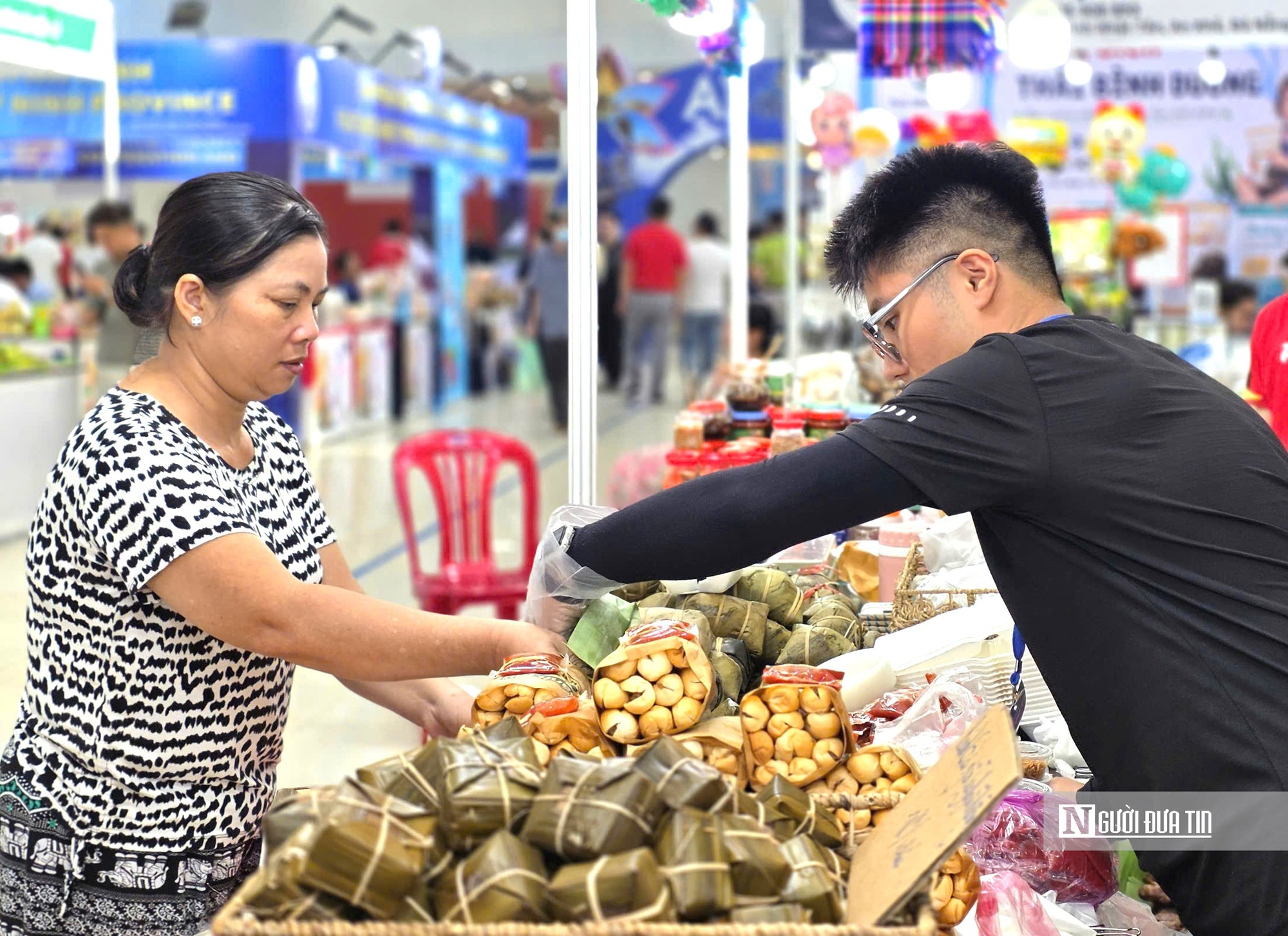 Từ gian hàng nhỏ, đặc sản Việt tìm đường ra thị trường quốc tế- Ảnh 1.