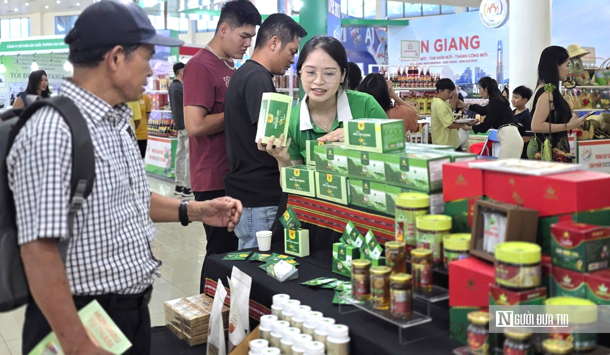 Từ gian hàng nhỏ, đặc sản Việt tìm đường ra thị trường quốc tế- Ảnh 2.
